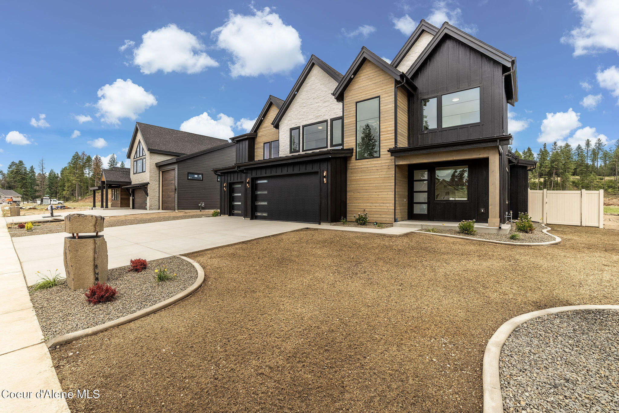 1189 E SLEEPING DEER AVE