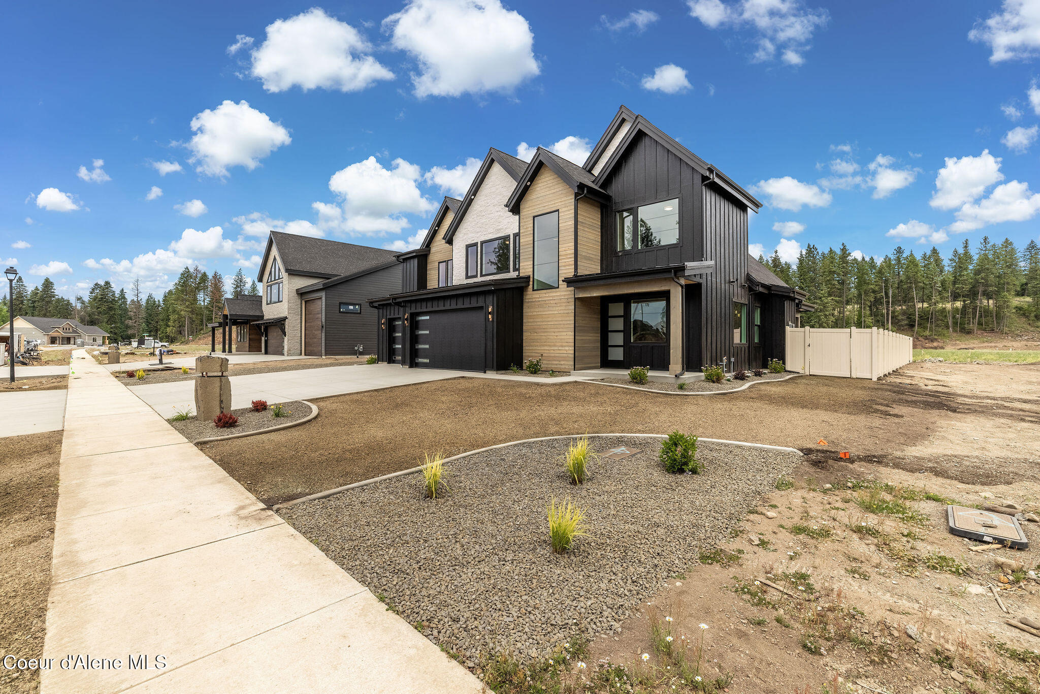 1189 E SLEEPING DEER AVE