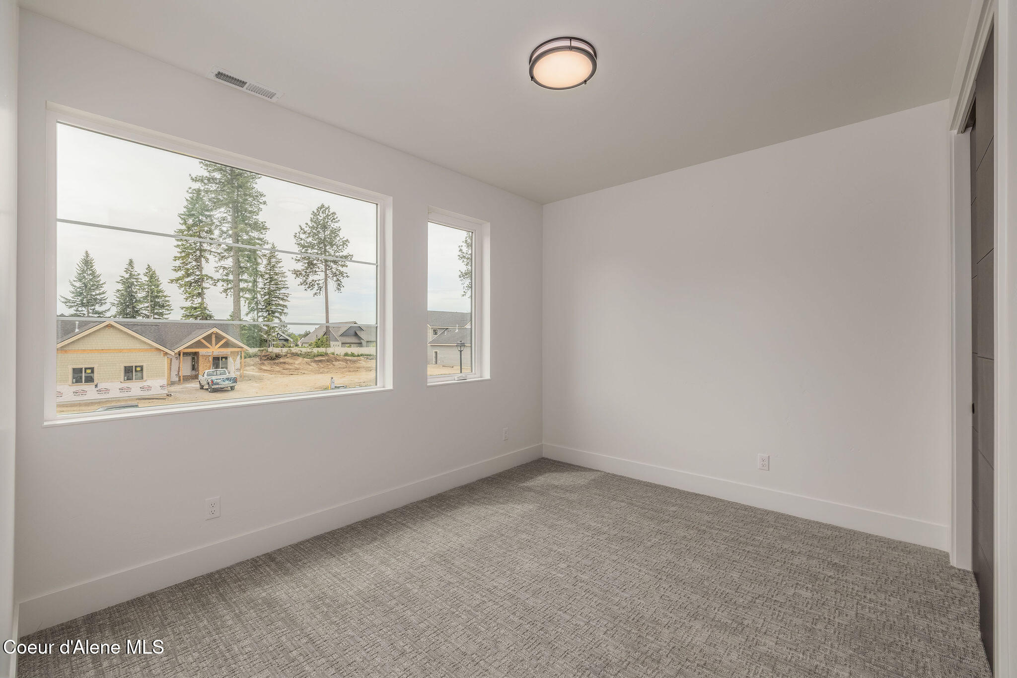 1189 E SLEEPING DEER AVE