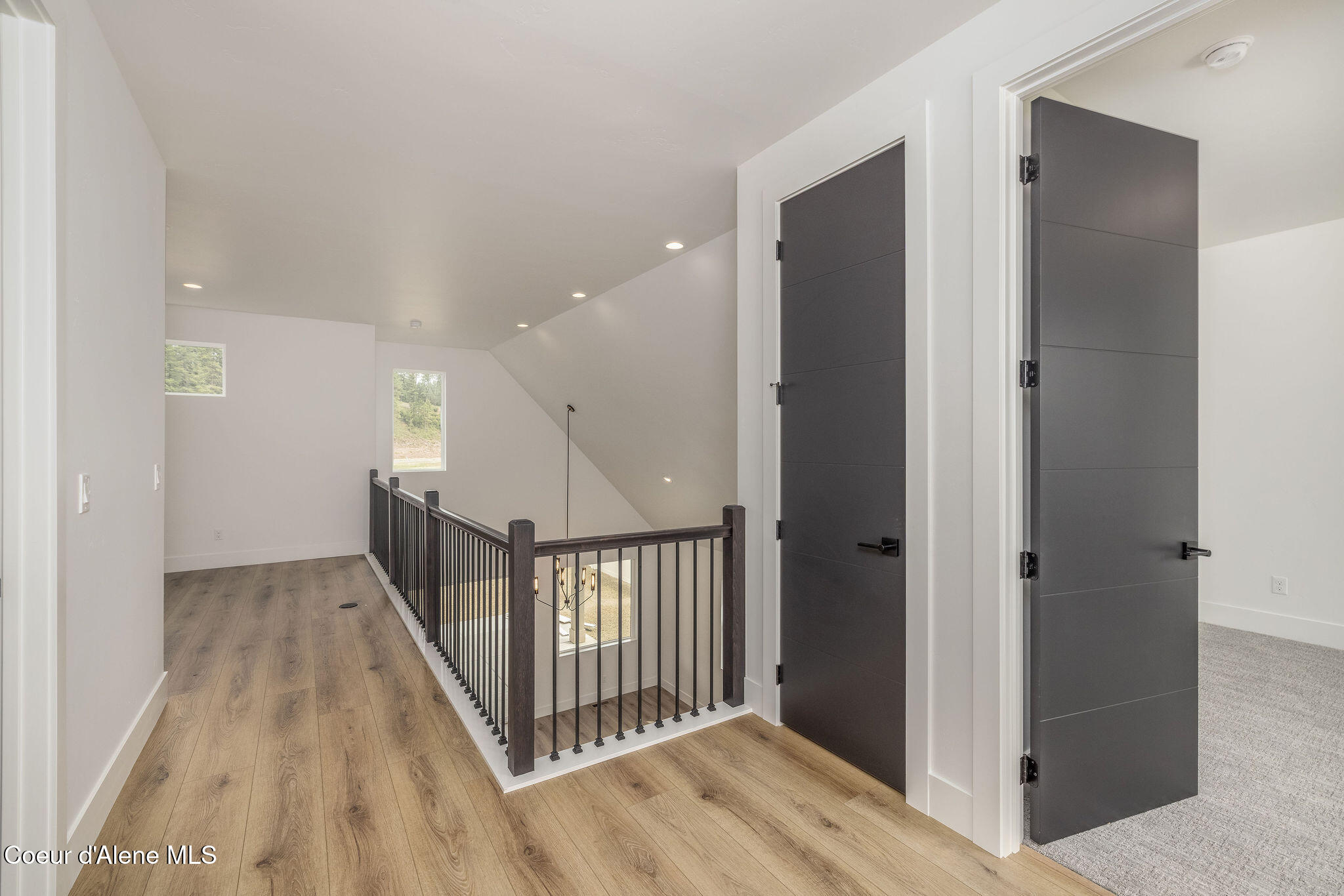 1189 E SLEEPING DEER AVE