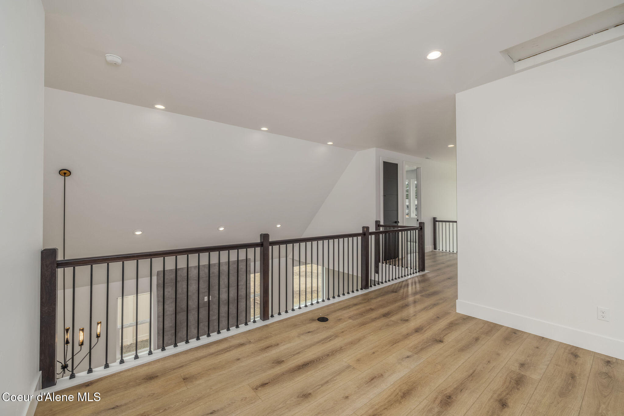 1189 E SLEEPING DEER AVE