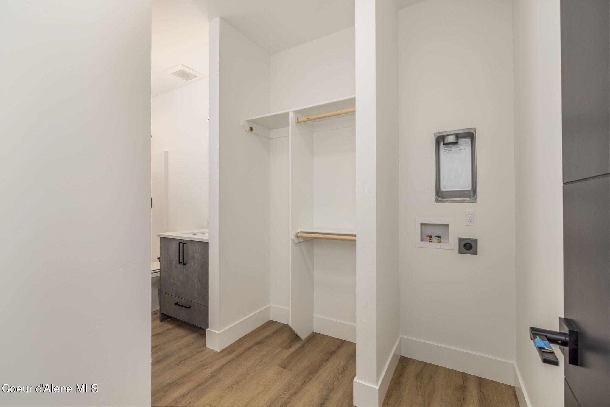 1189 E SLEEPING DEER AVE