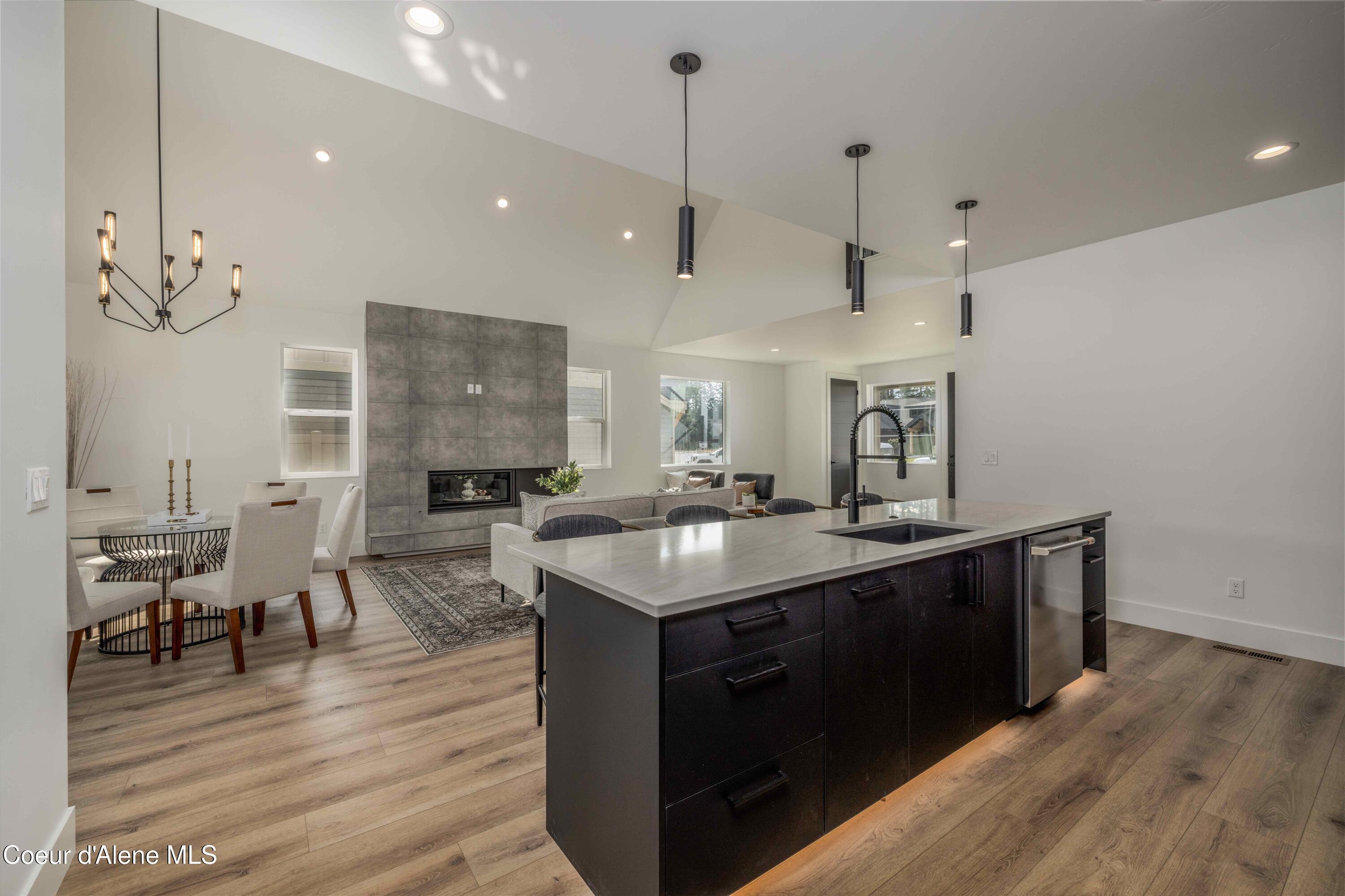 1189 E SLEEPING DEER AVE