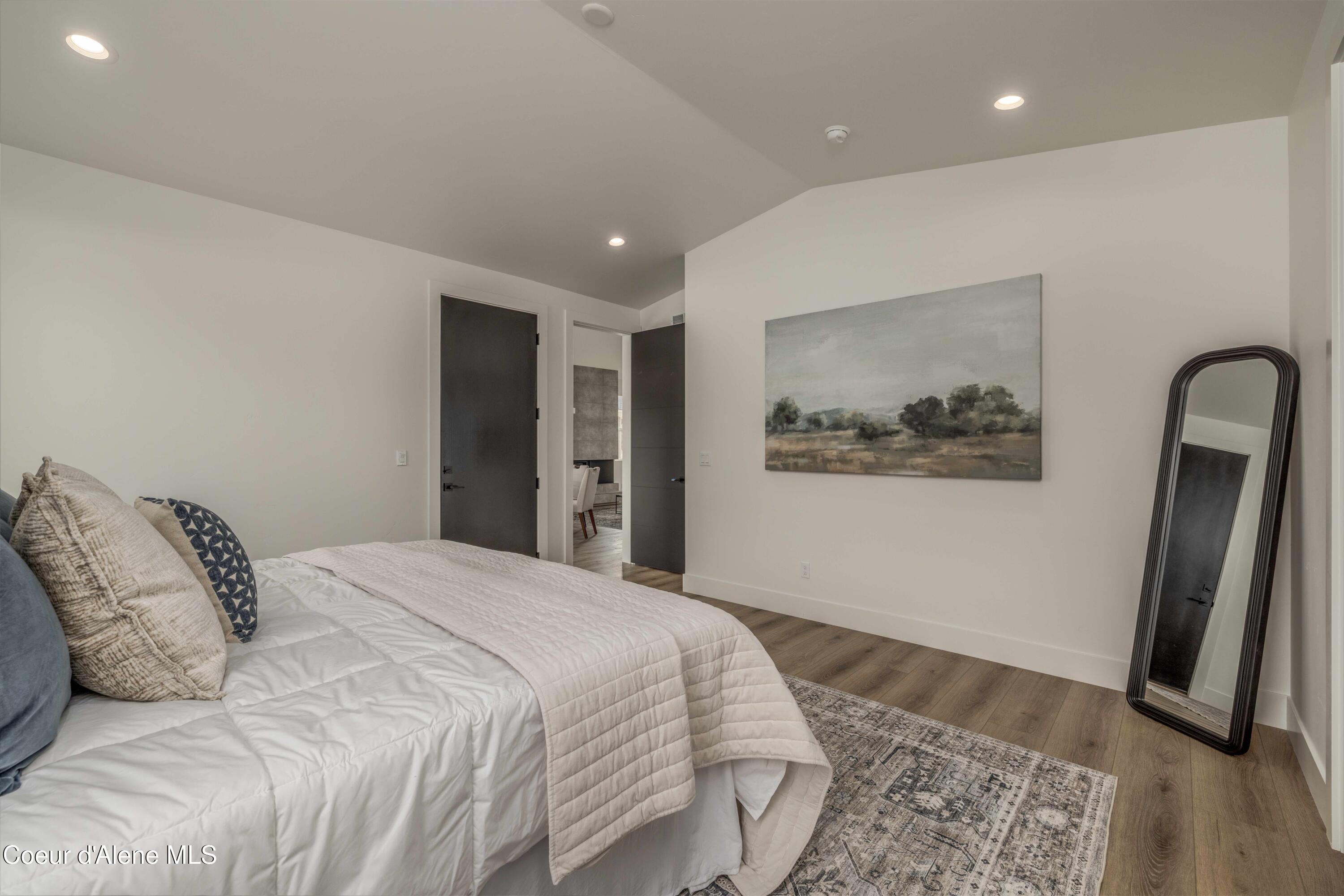 1189 E SLEEPING DEER AVE