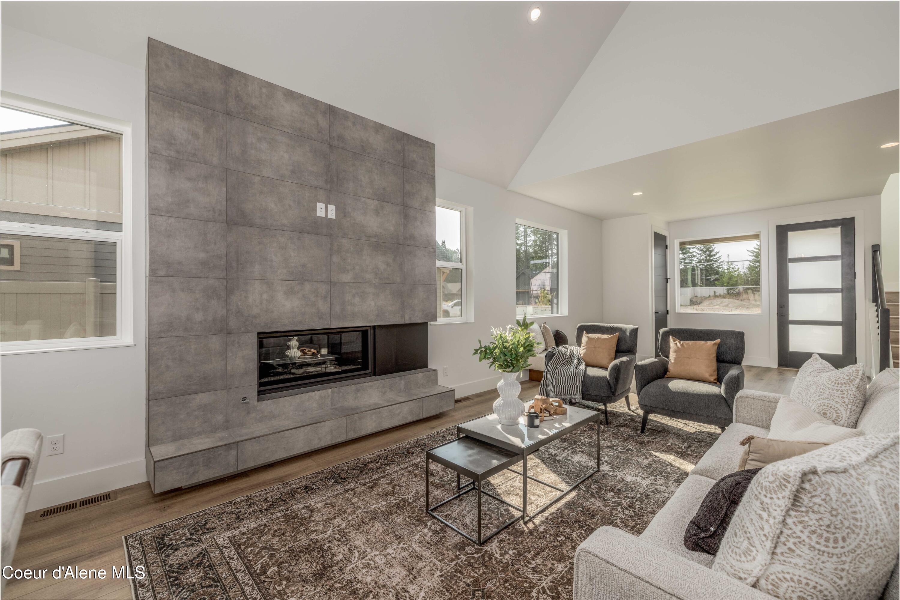 1189 E SLEEPING DEER AVE