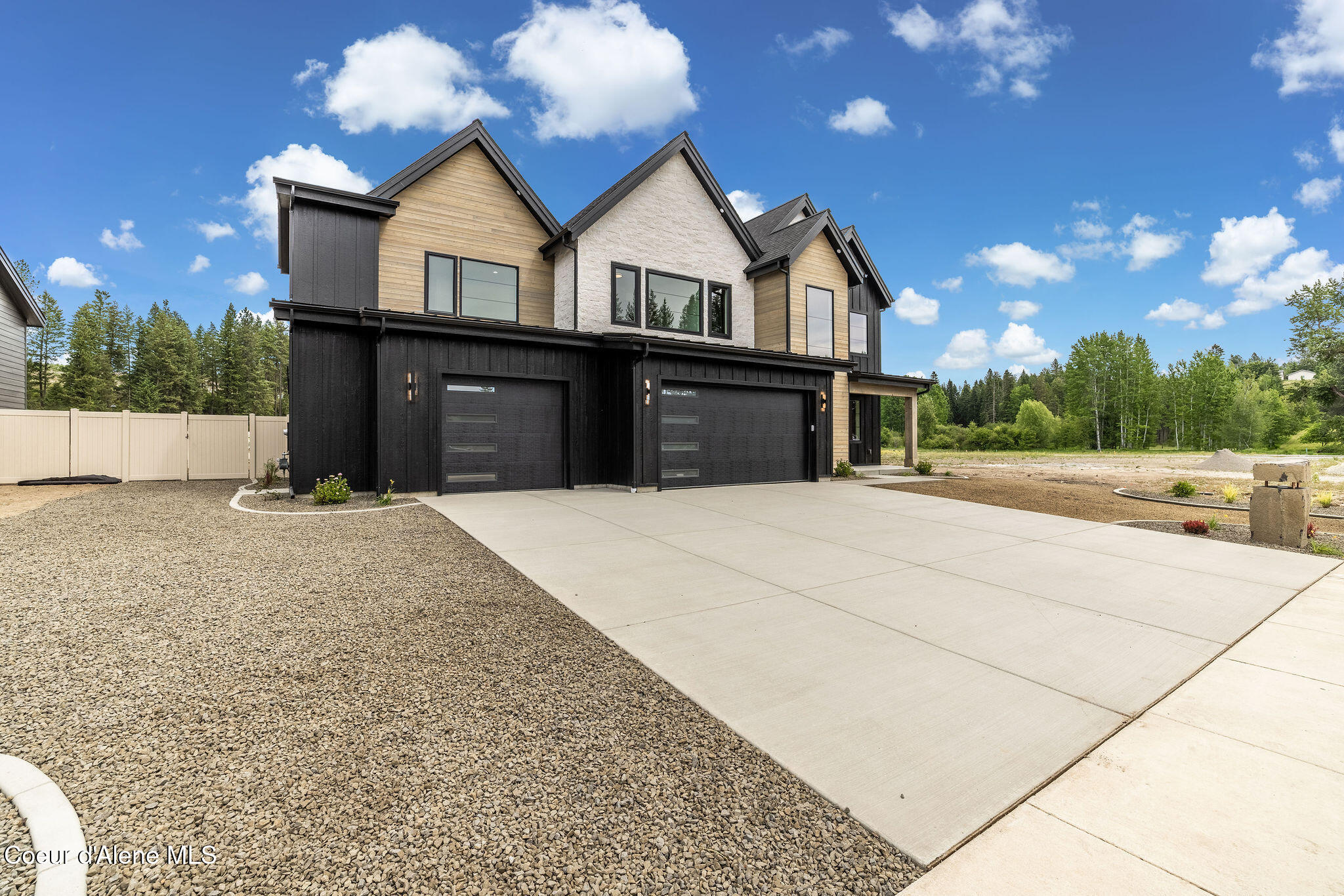 1189 E SLEEPING DEER AVE