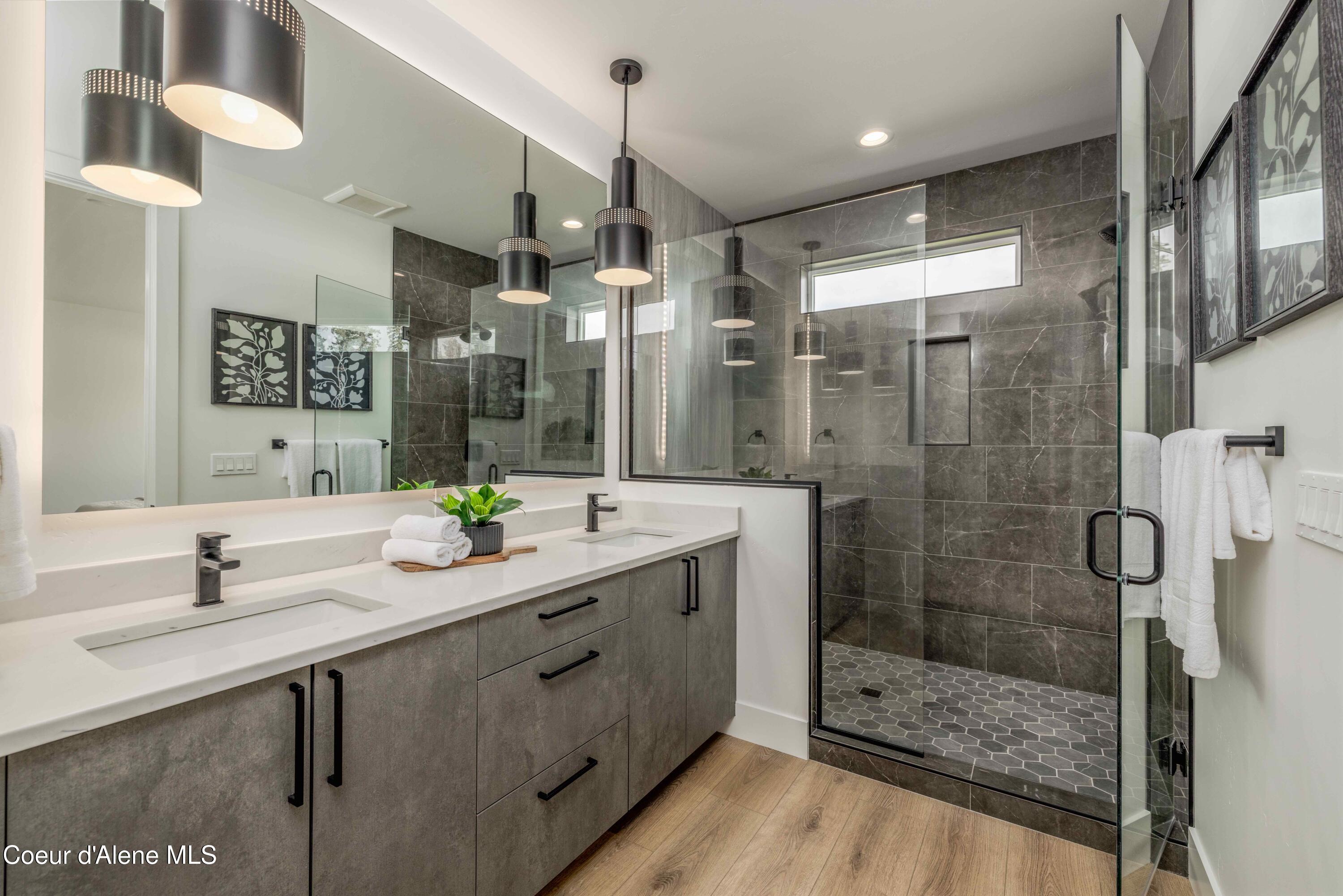 1189 E SLEEPING DEER AVE