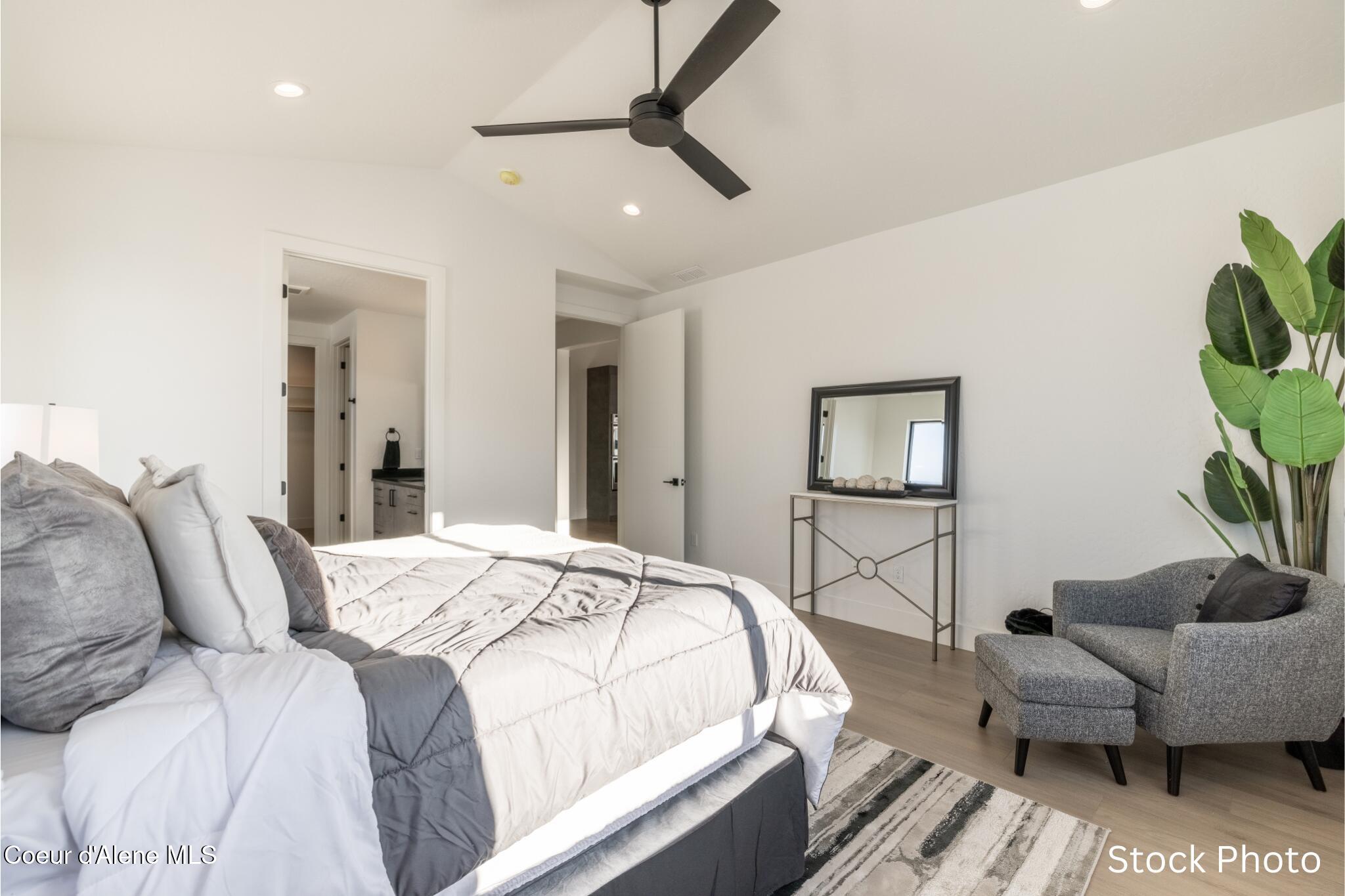 964 E STEEPLE CHASE RD