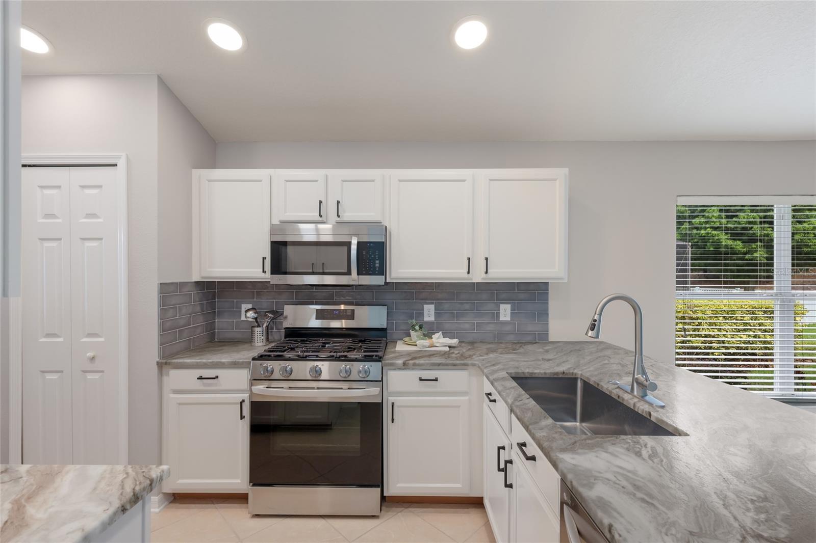 6110 BLUE RUNNER CT