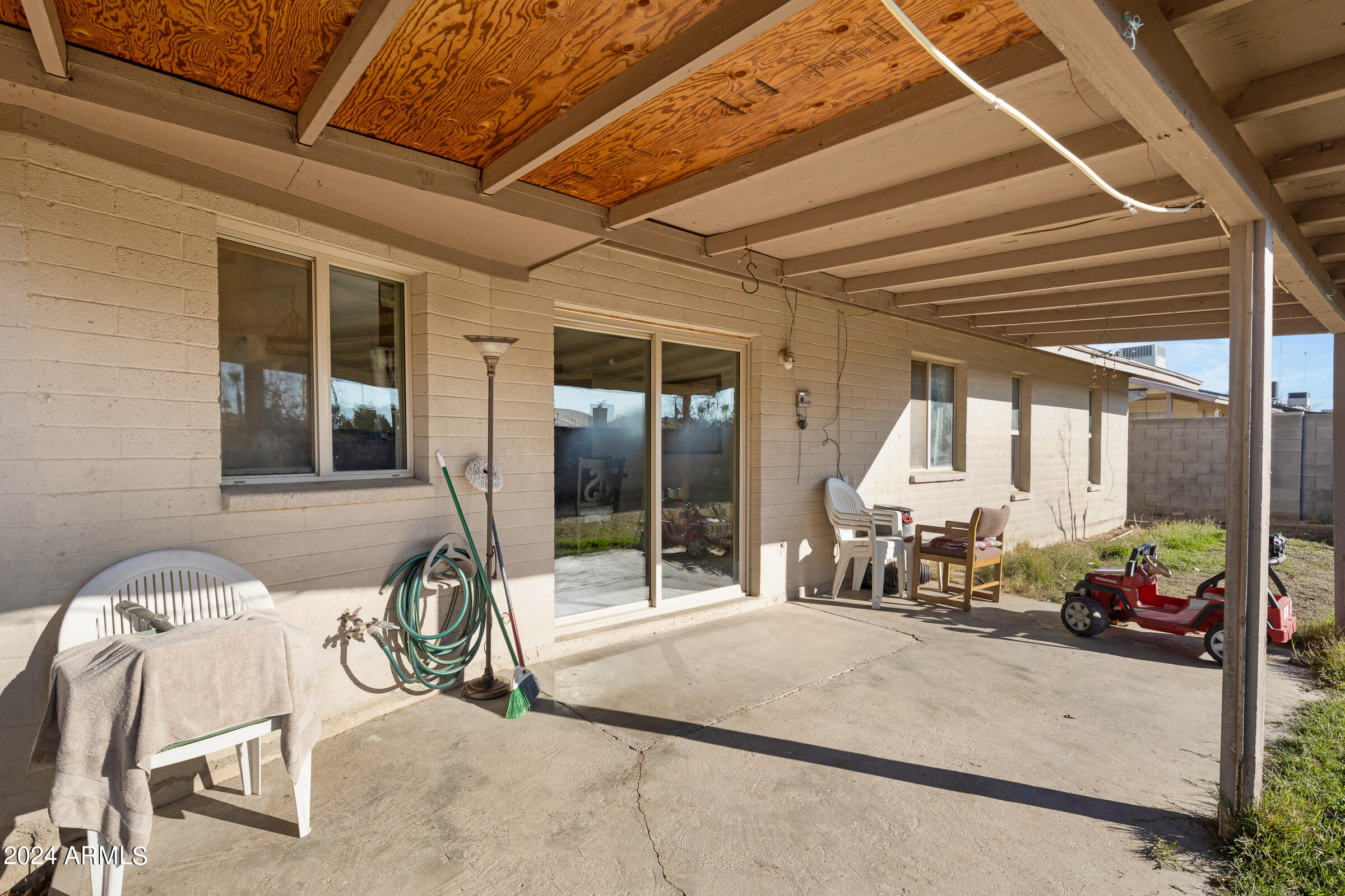 6613 W Sunnyside Dr