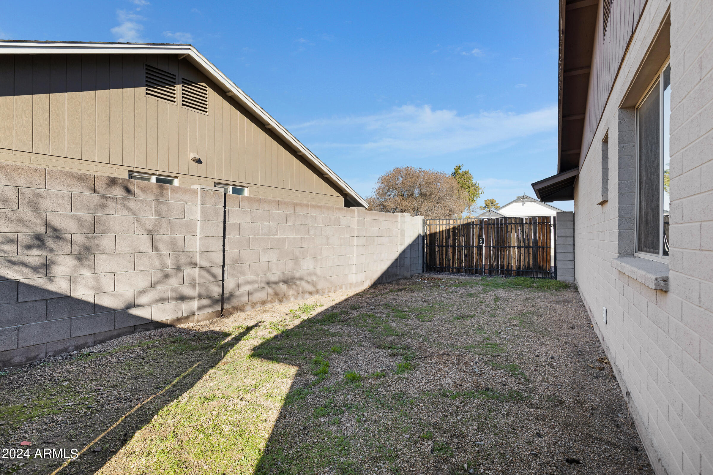6613 W Sunnyside Dr