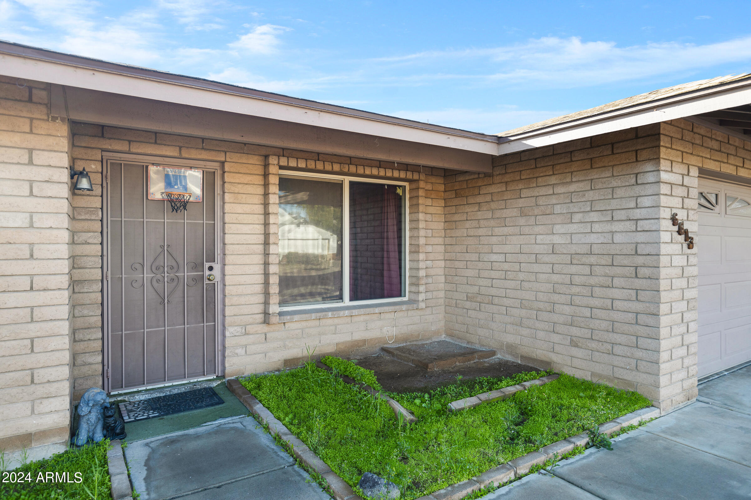 6613 W Sunnyside Dr