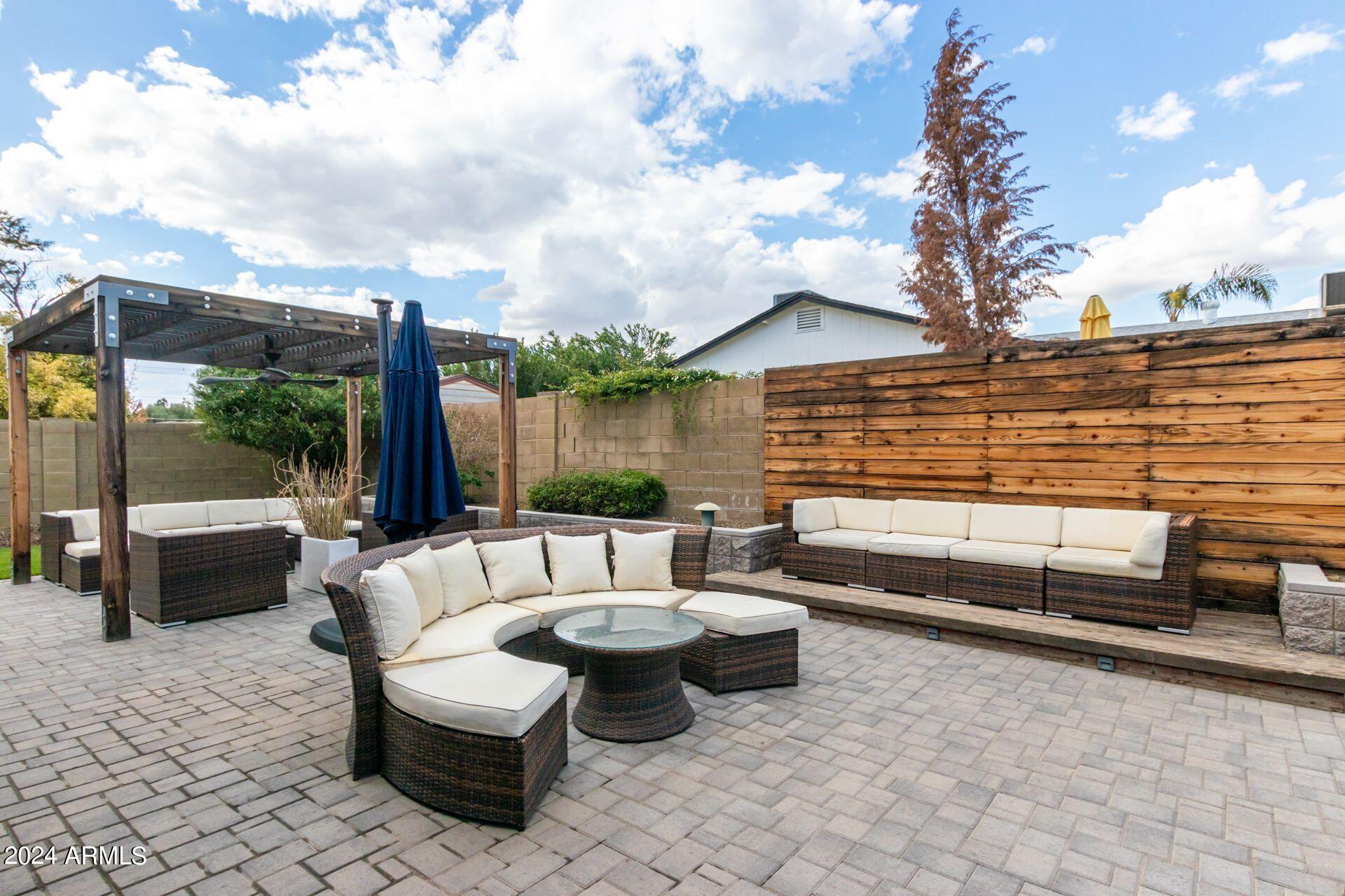 5218 E Friess Dr