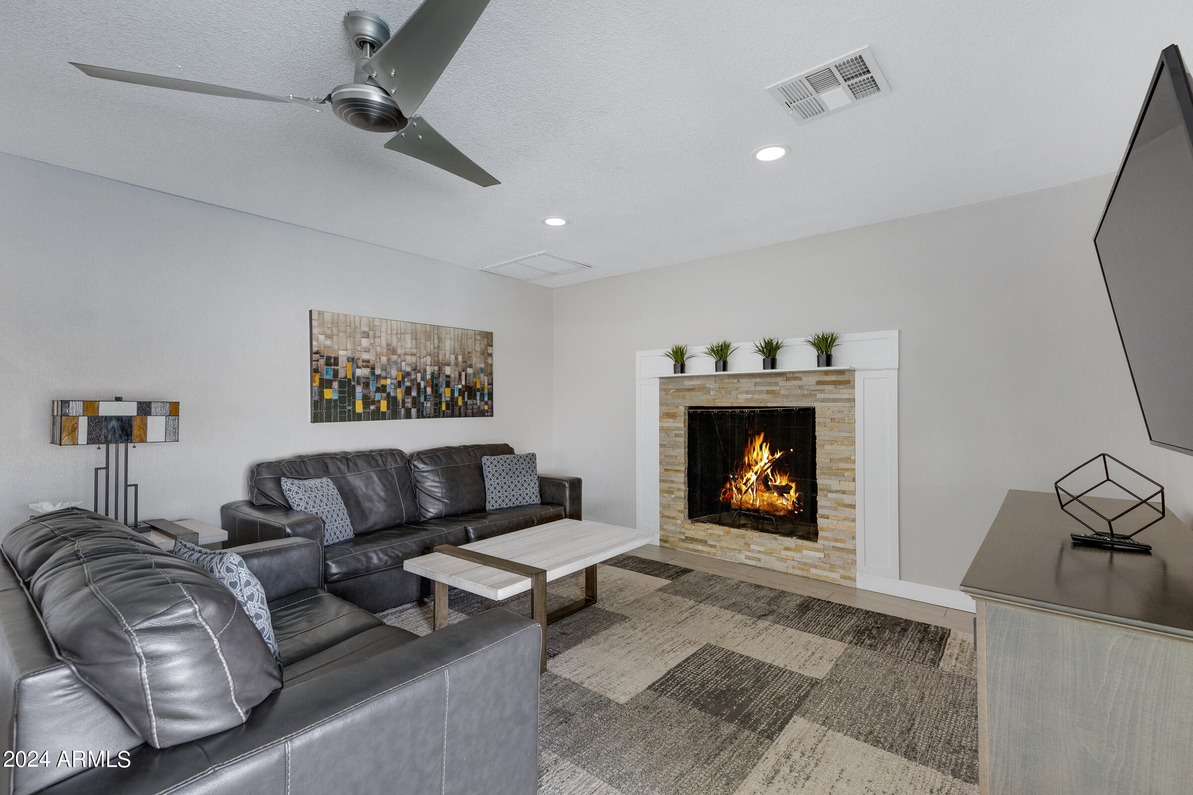 2162 E Yale Dr