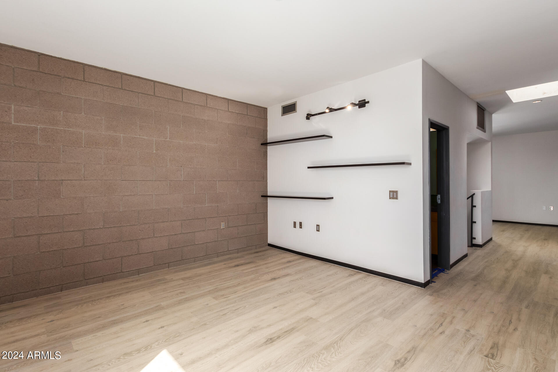 525 E Willetta St, #9