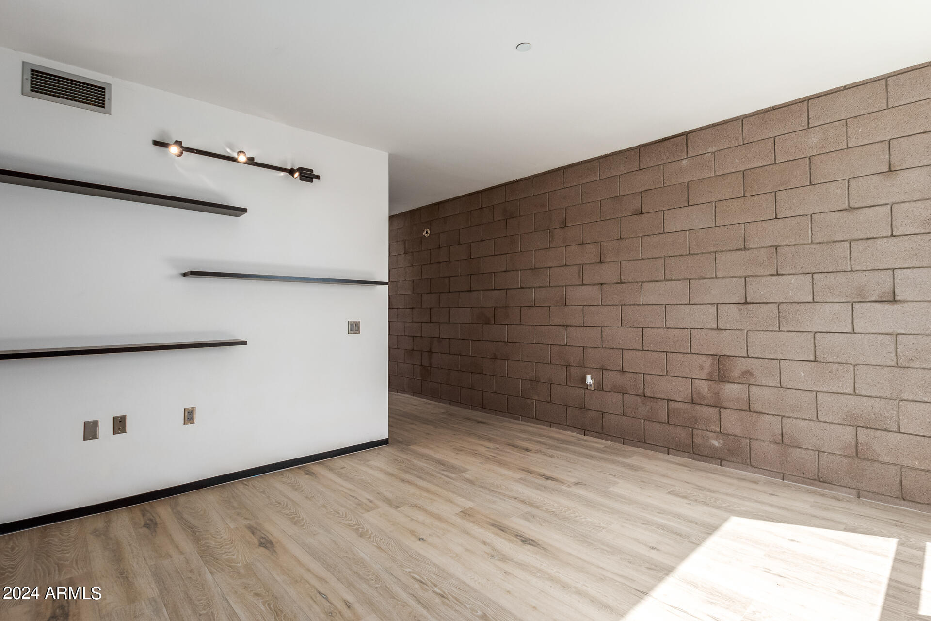 525 E Willetta St, #9