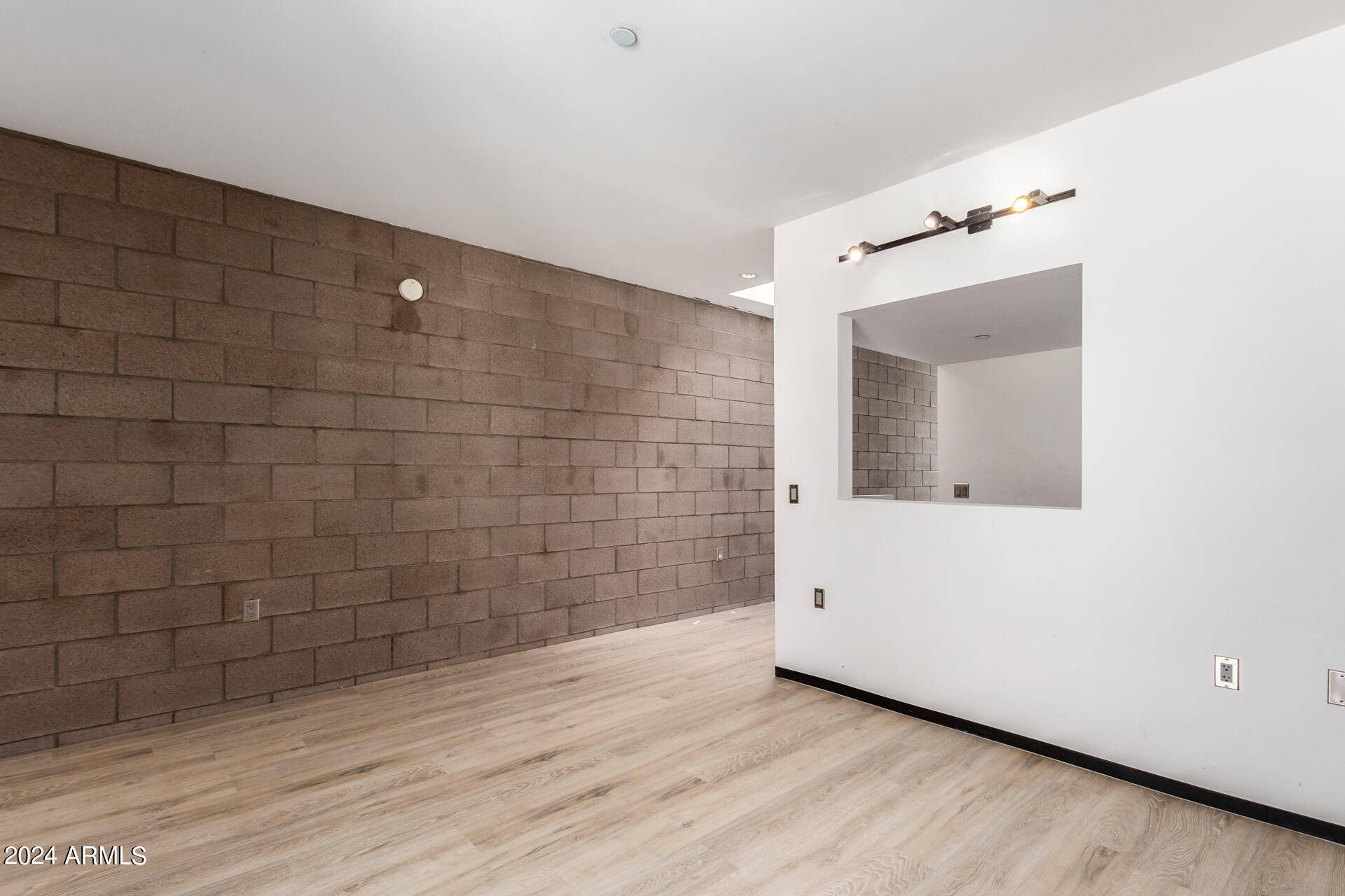 525 E Willetta St, #9