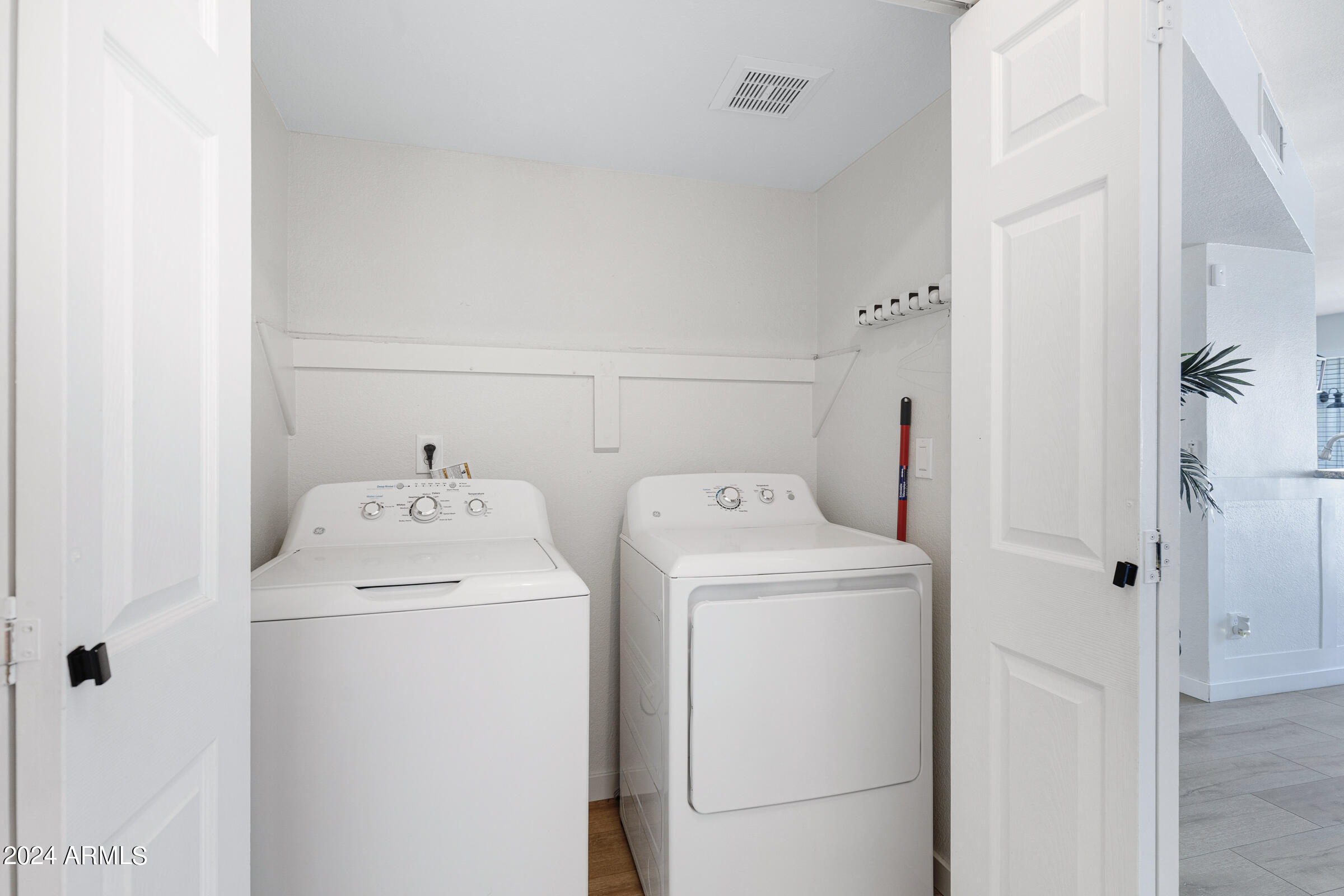 108 W Villa Rita Dr