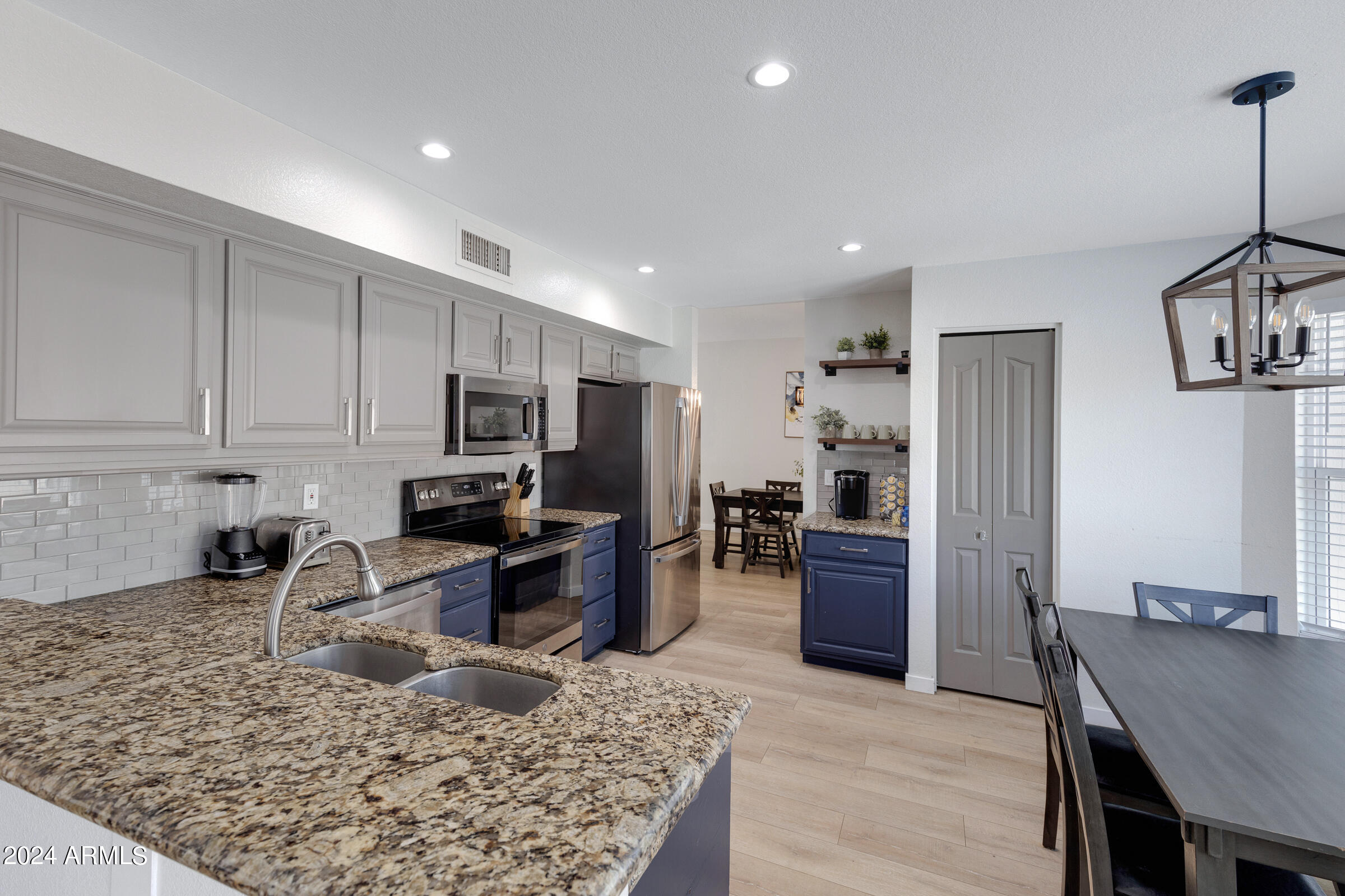 108 W Villa Rita Dr