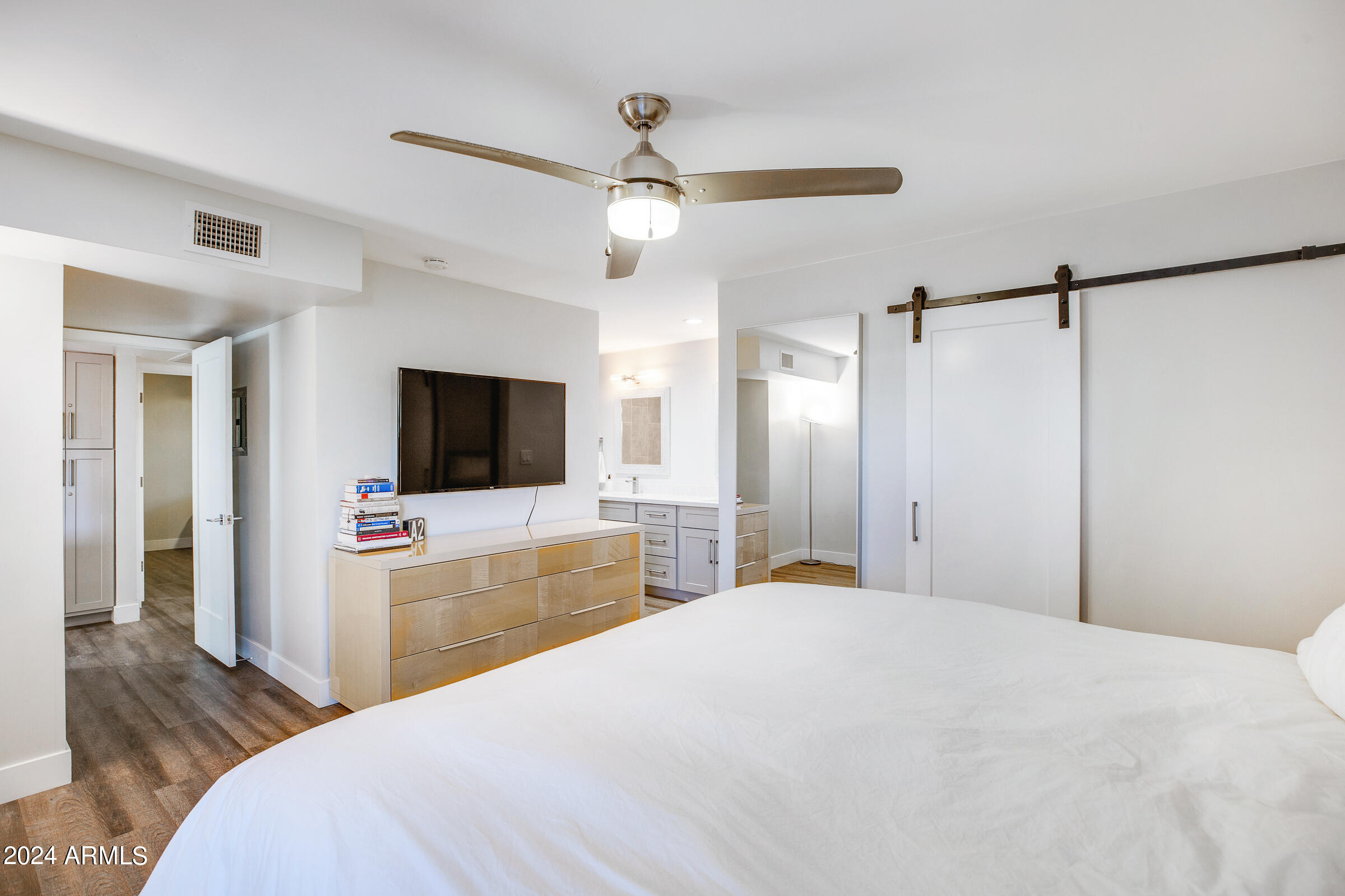 4950 N Miller Rd, #104