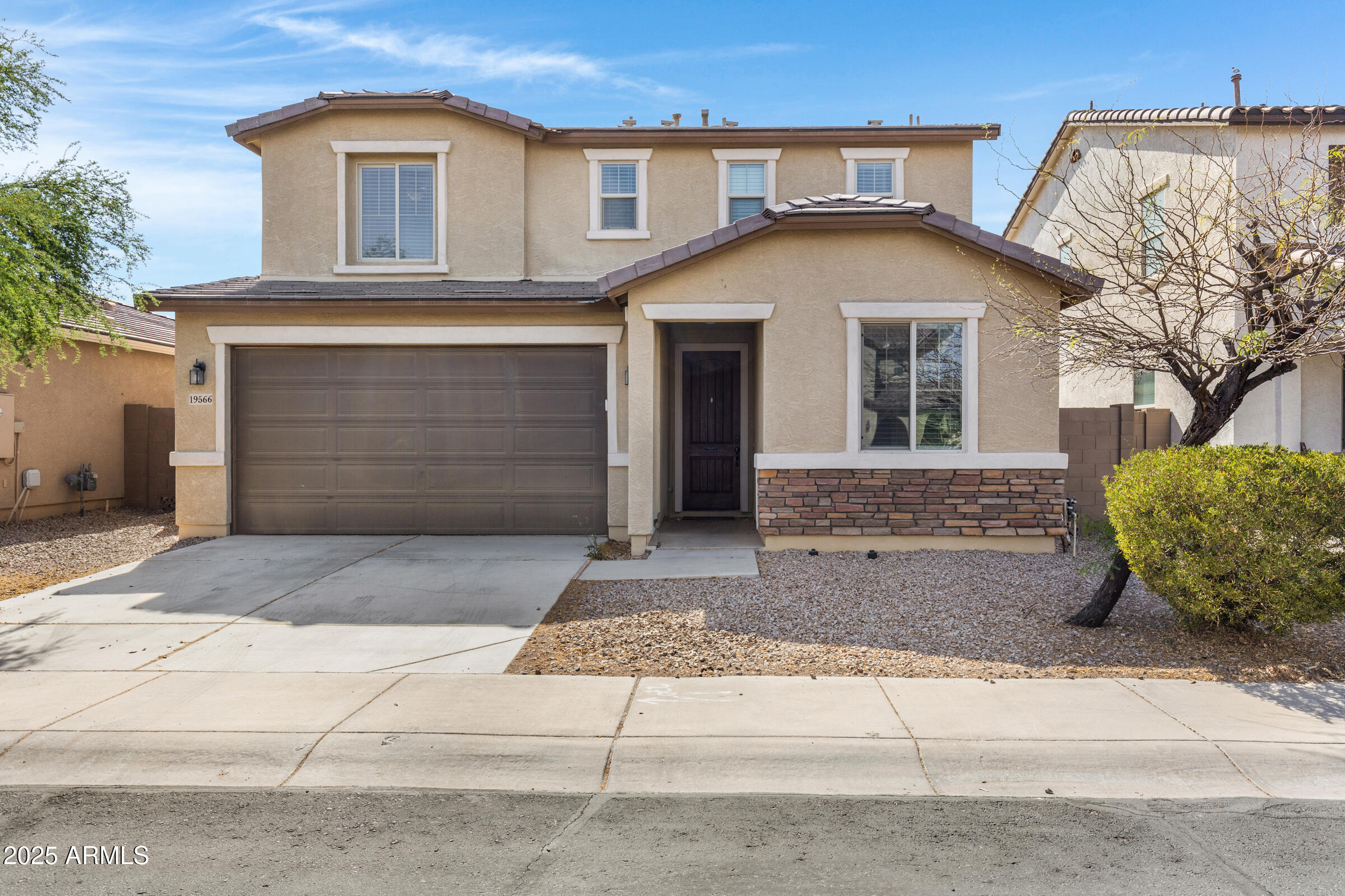 19566 N Crestview Ln