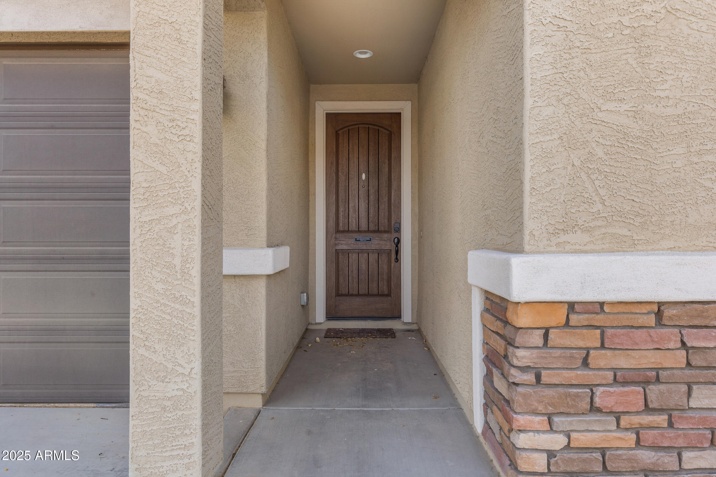 19566 N Crestview Ln