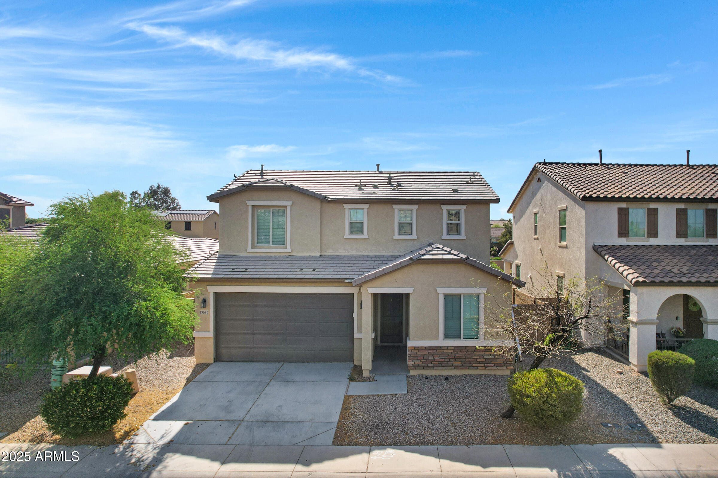 19566 N Crestview Ln