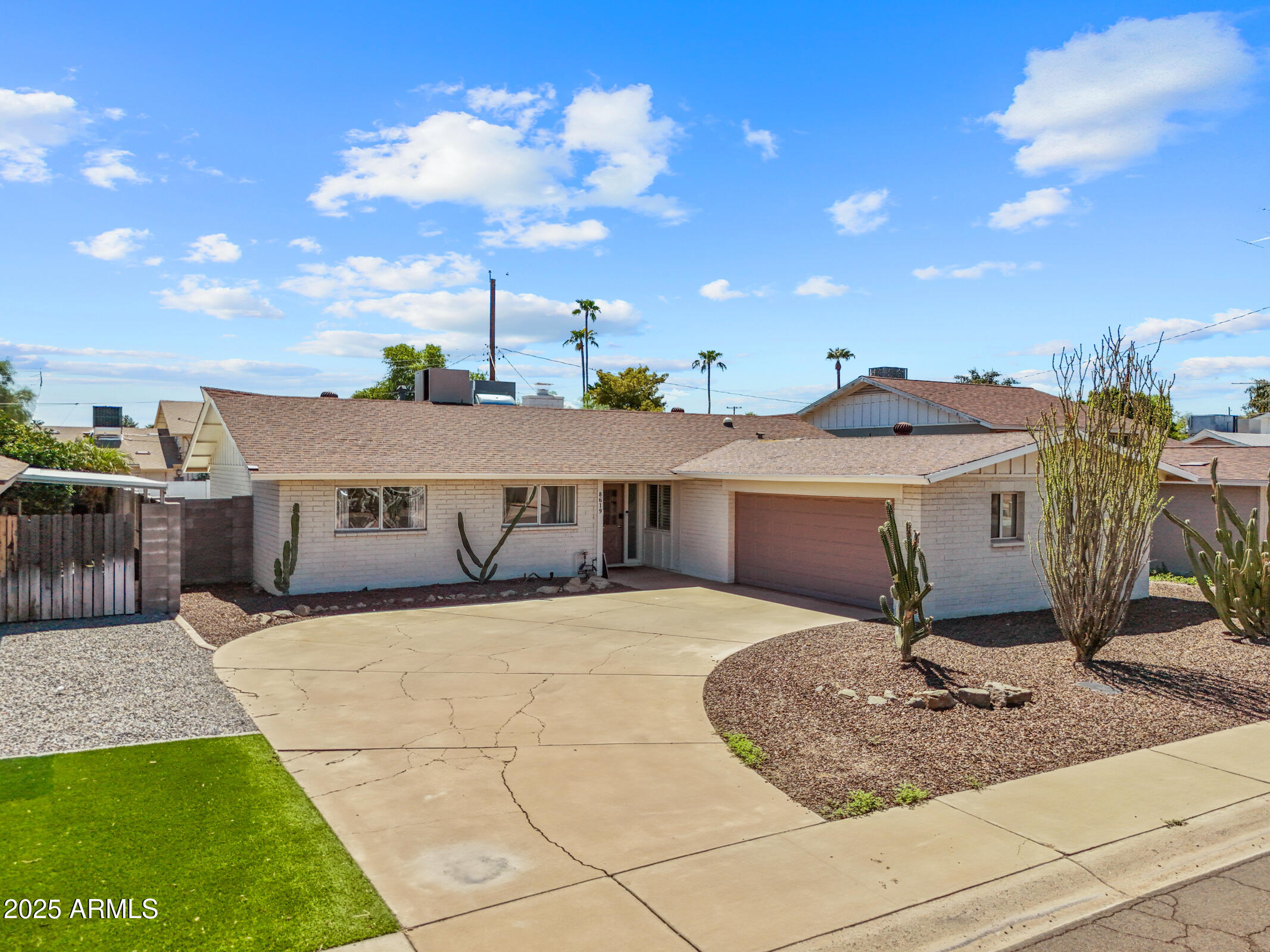 8619 E El Charro Ln