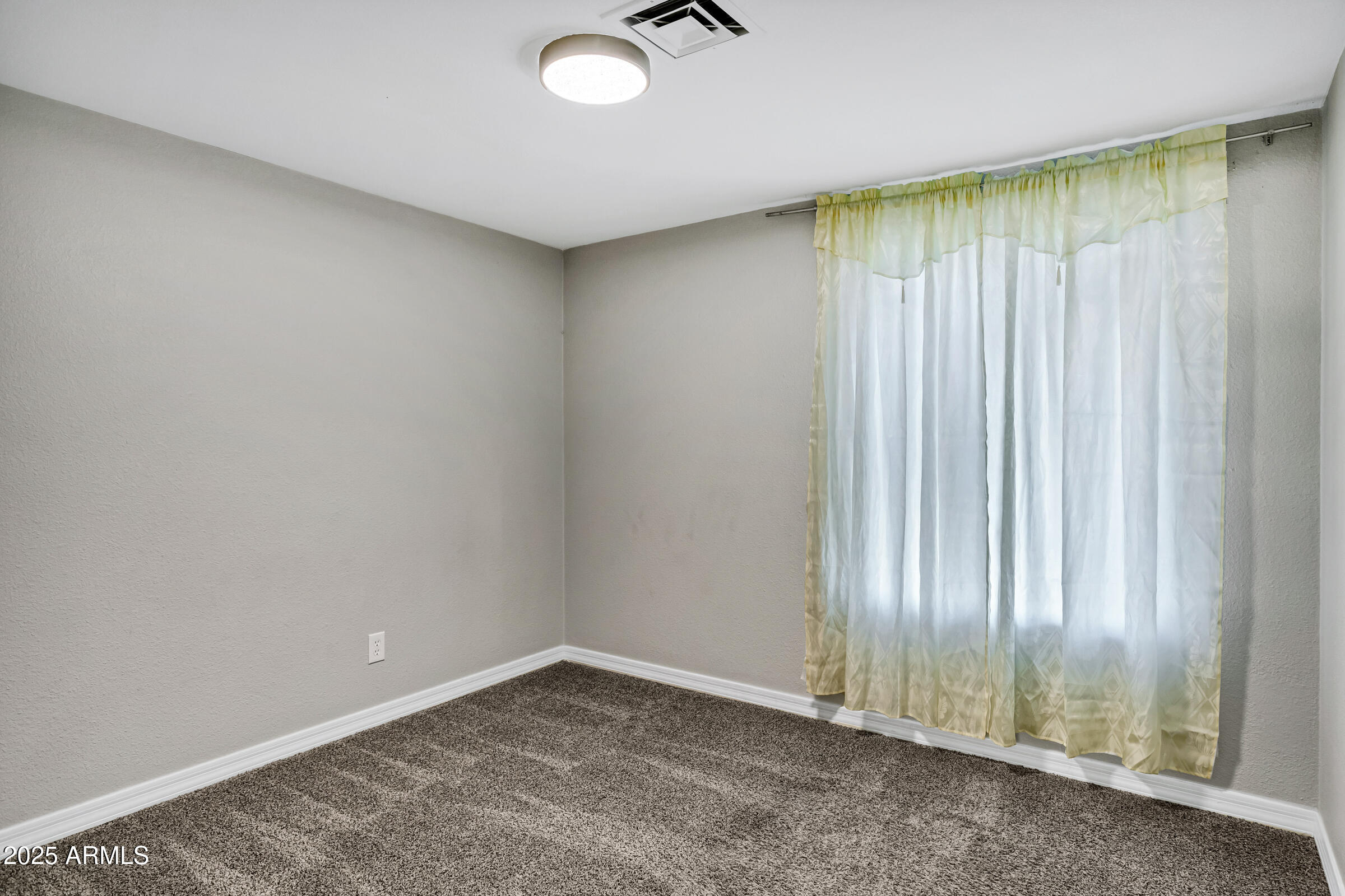 1605 W MARIPOSA Drive