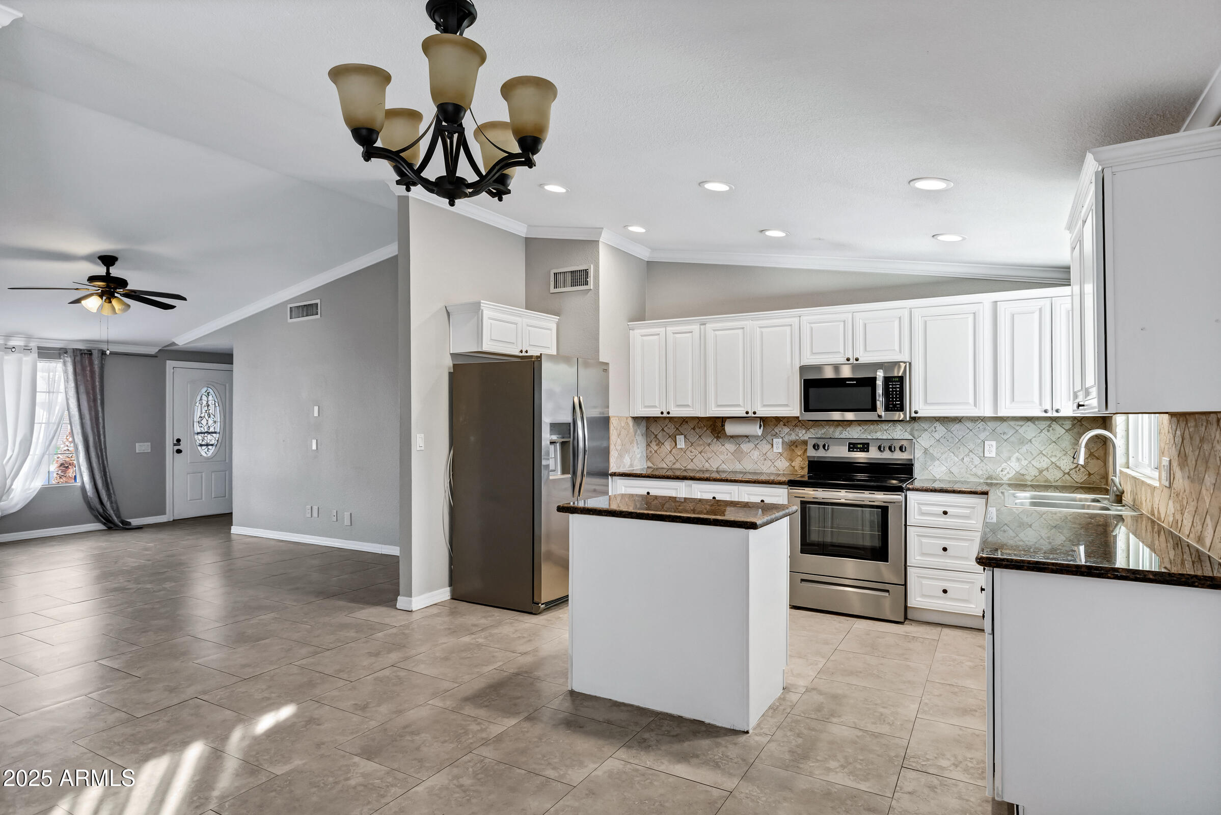 1605 W MARIPOSA Drive