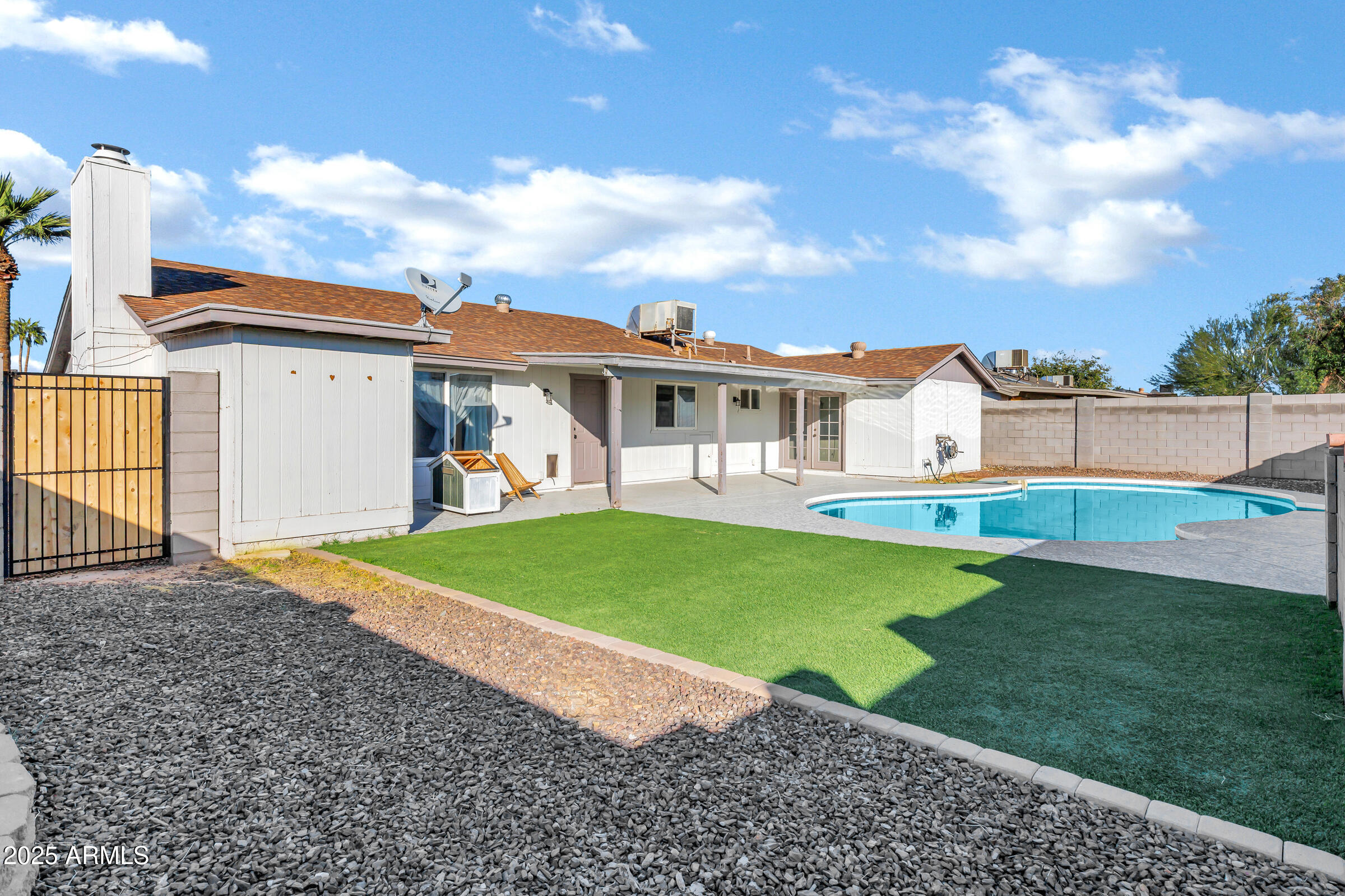 1605 W MARIPOSA Drive