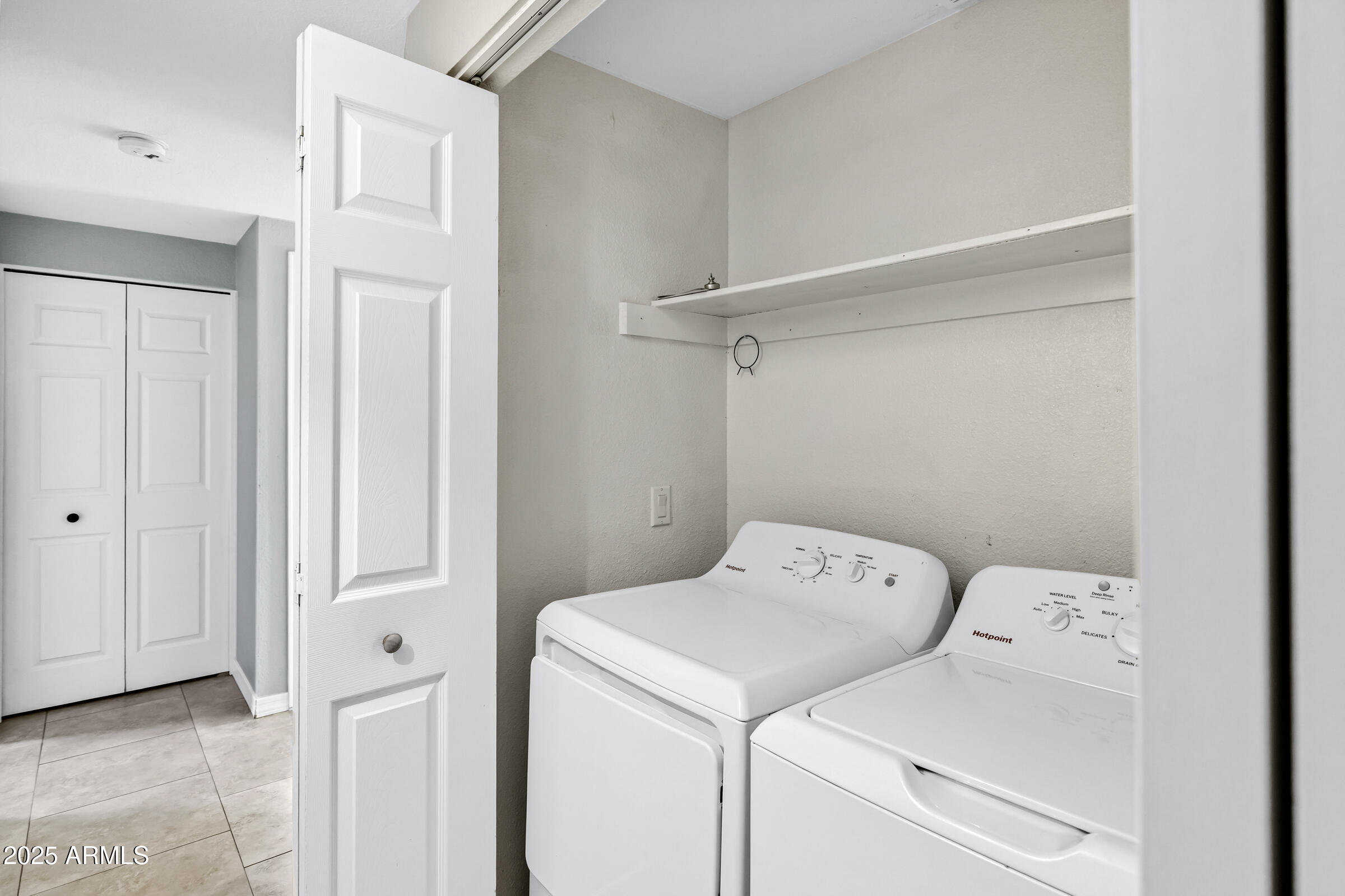 1605 W MARIPOSA Drive