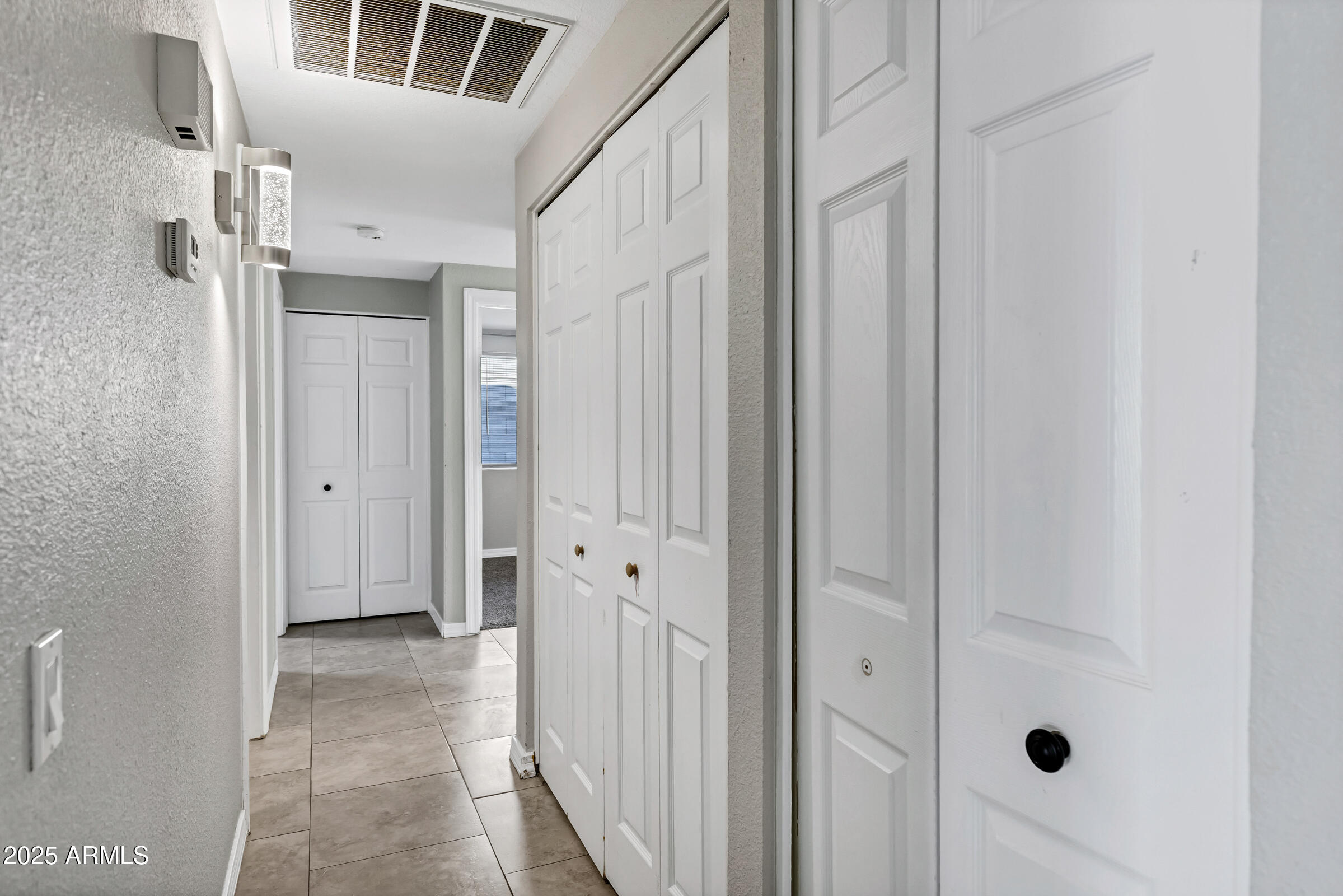 1605 W MARIPOSA Drive