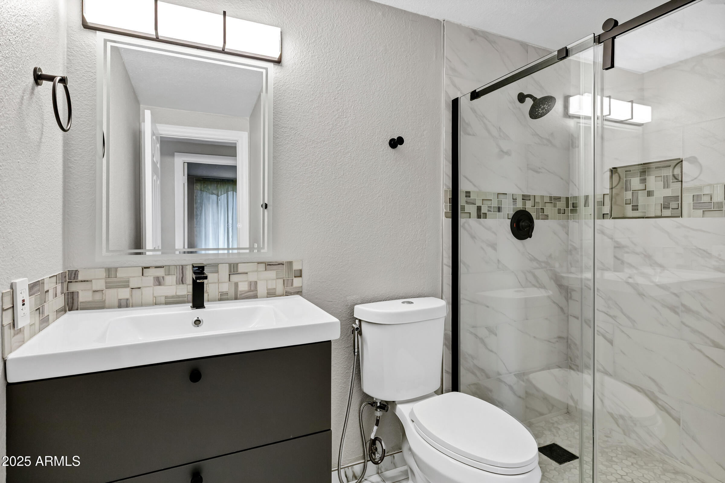 1605 W MARIPOSA Drive