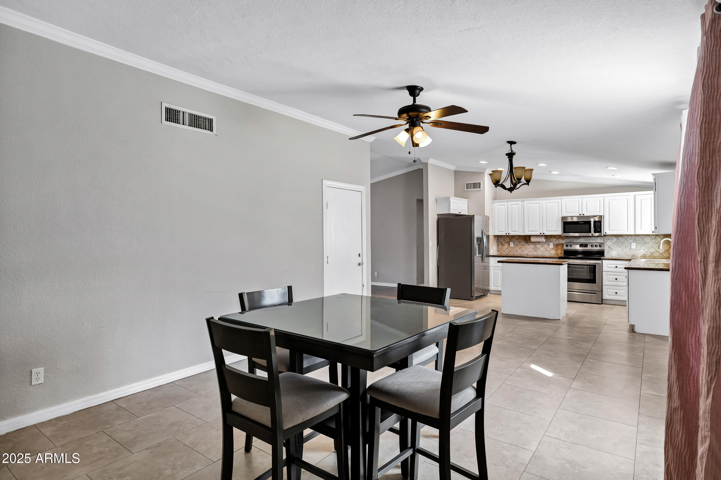 1605 W MARIPOSA Drive