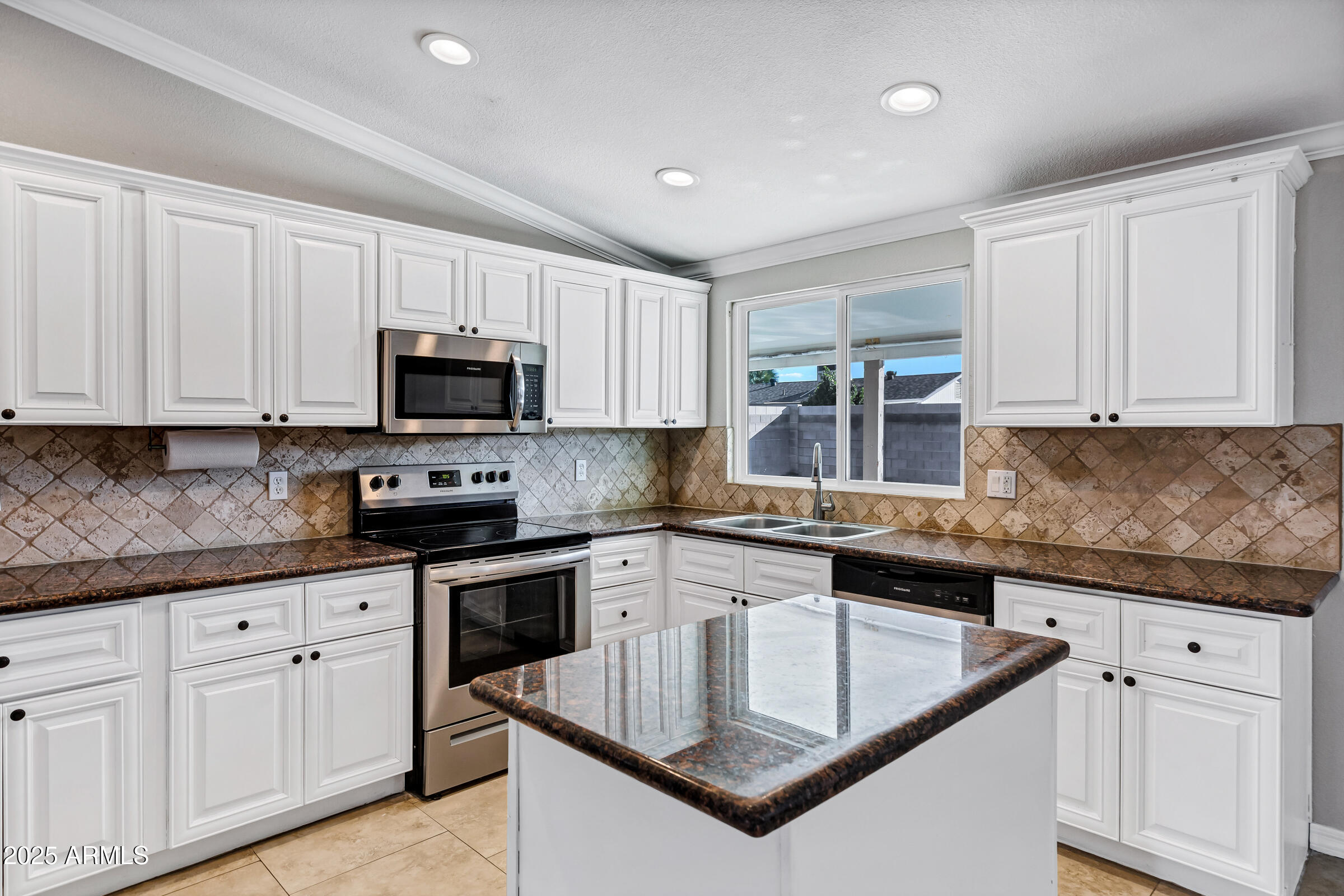 1605 W MARIPOSA Drive