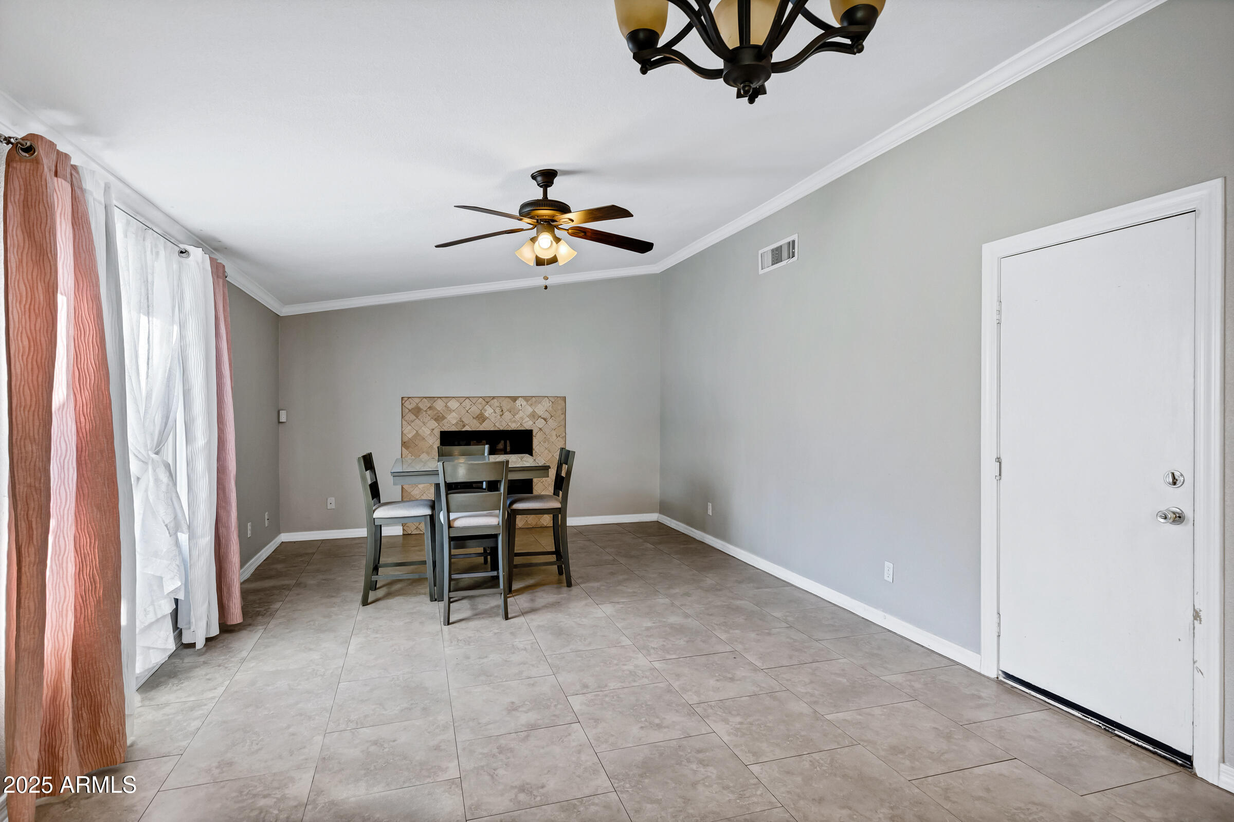 1605 W MARIPOSA Drive