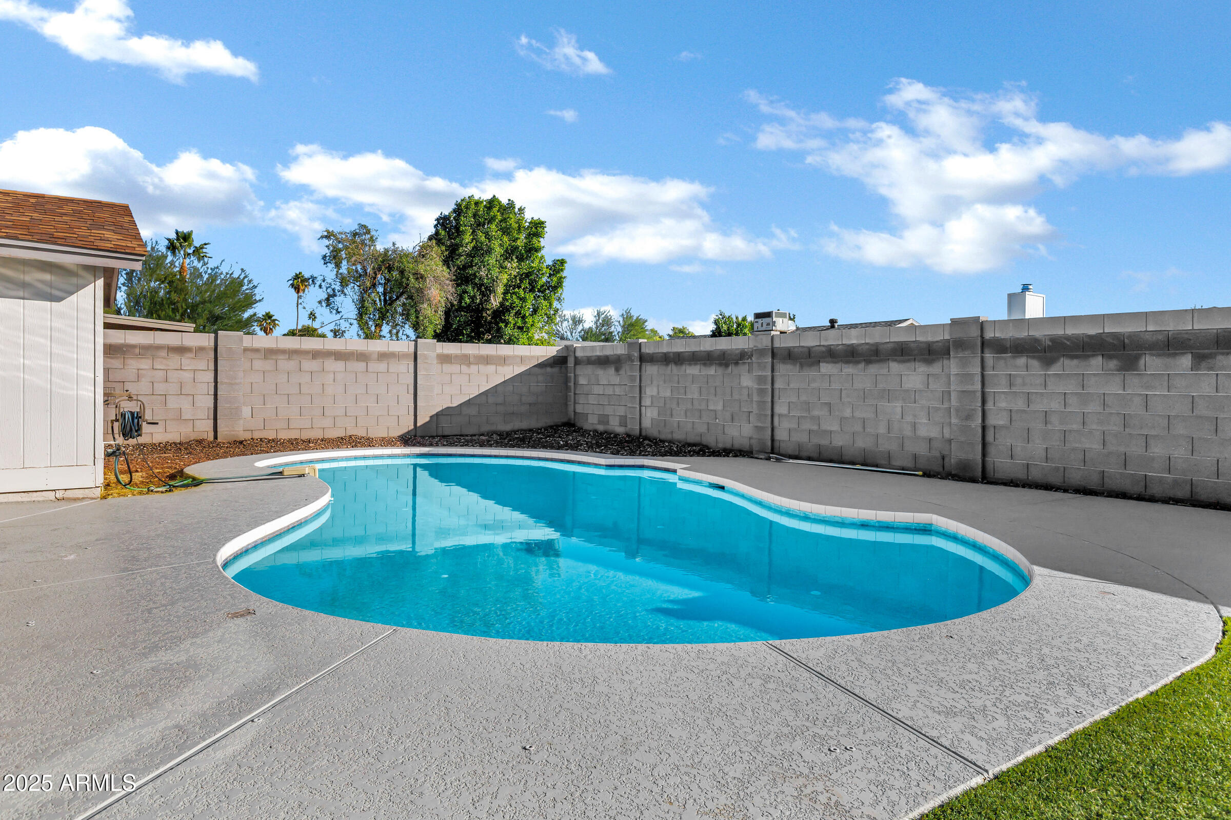 1605 W MARIPOSA Drive