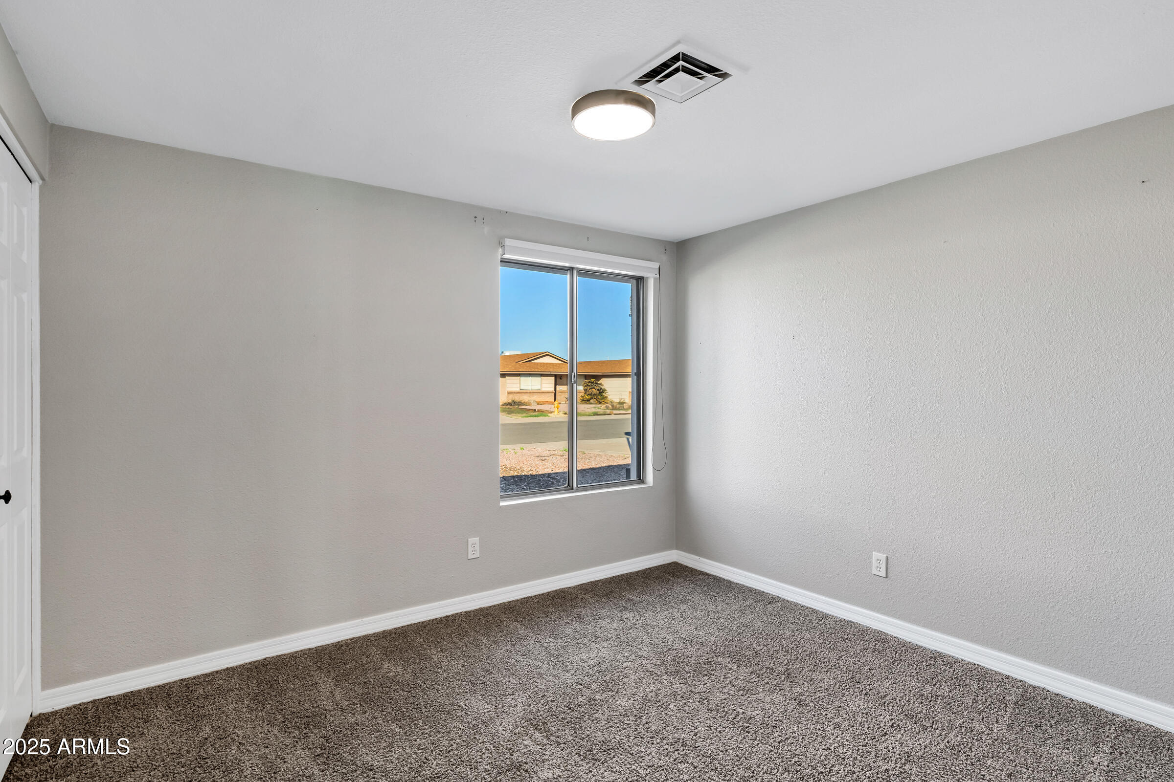 1605 W MARIPOSA Drive