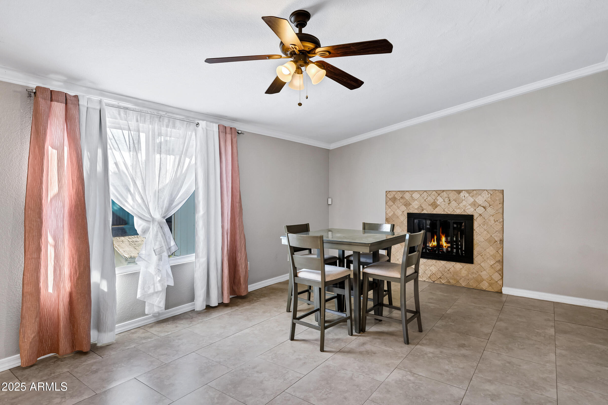 1605 W MARIPOSA Drive