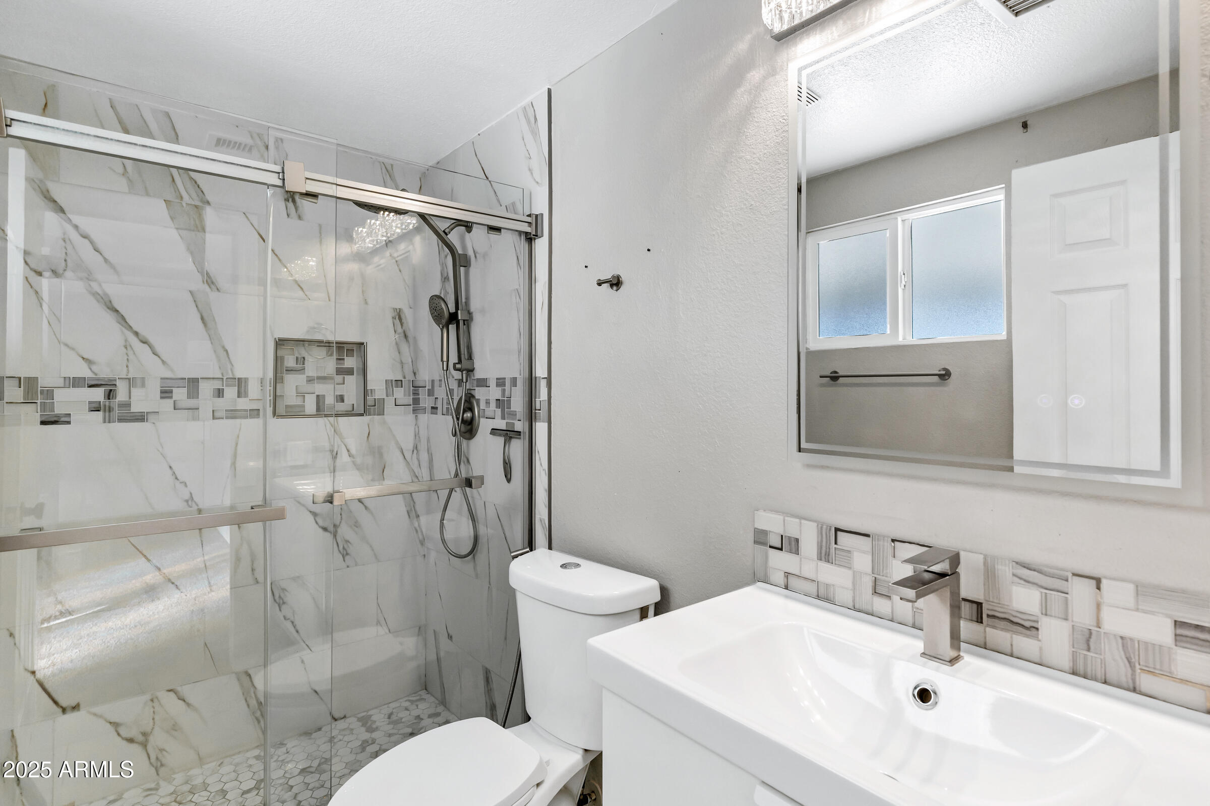 1605 W MARIPOSA Drive