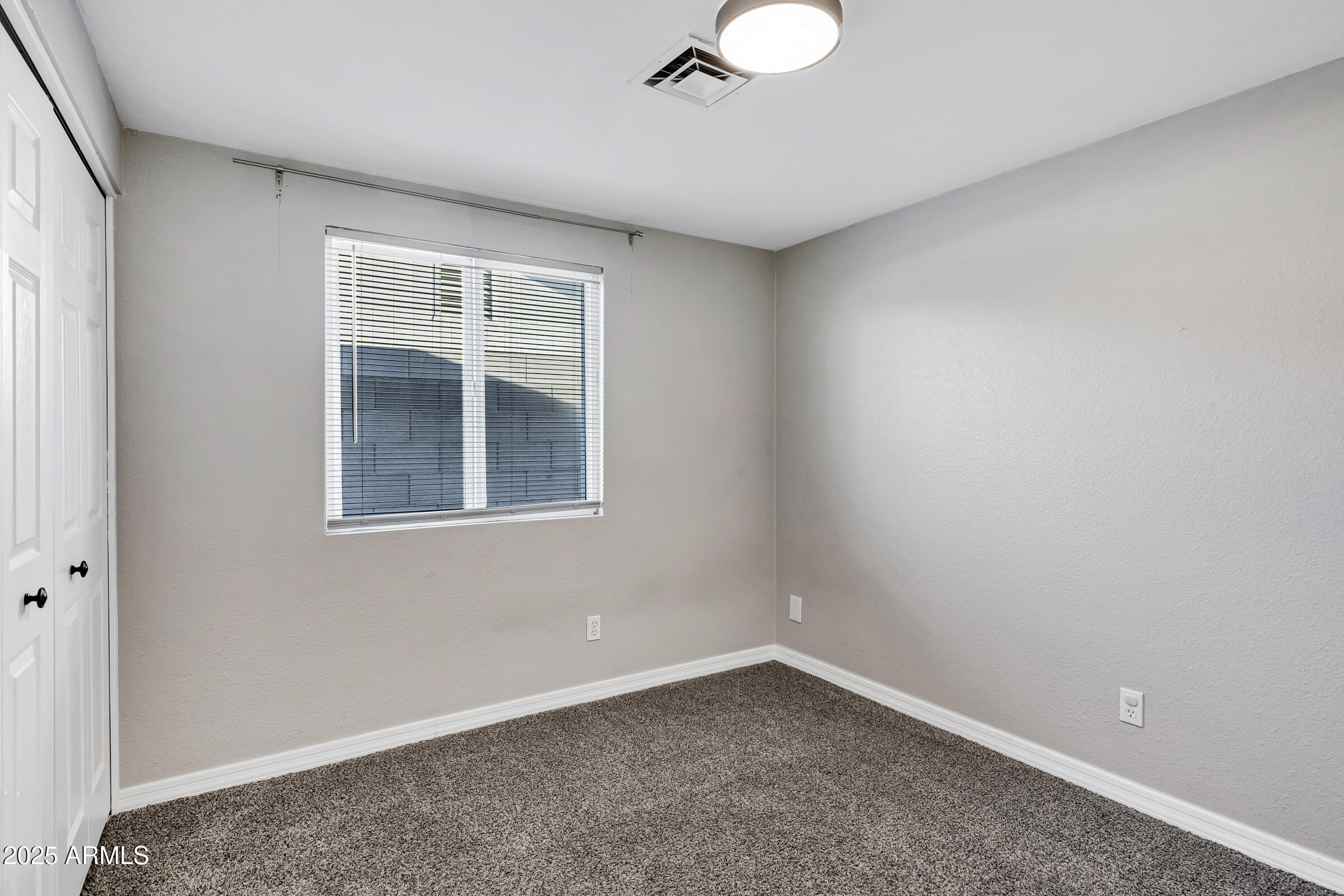 1605 W MARIPOSA Drive