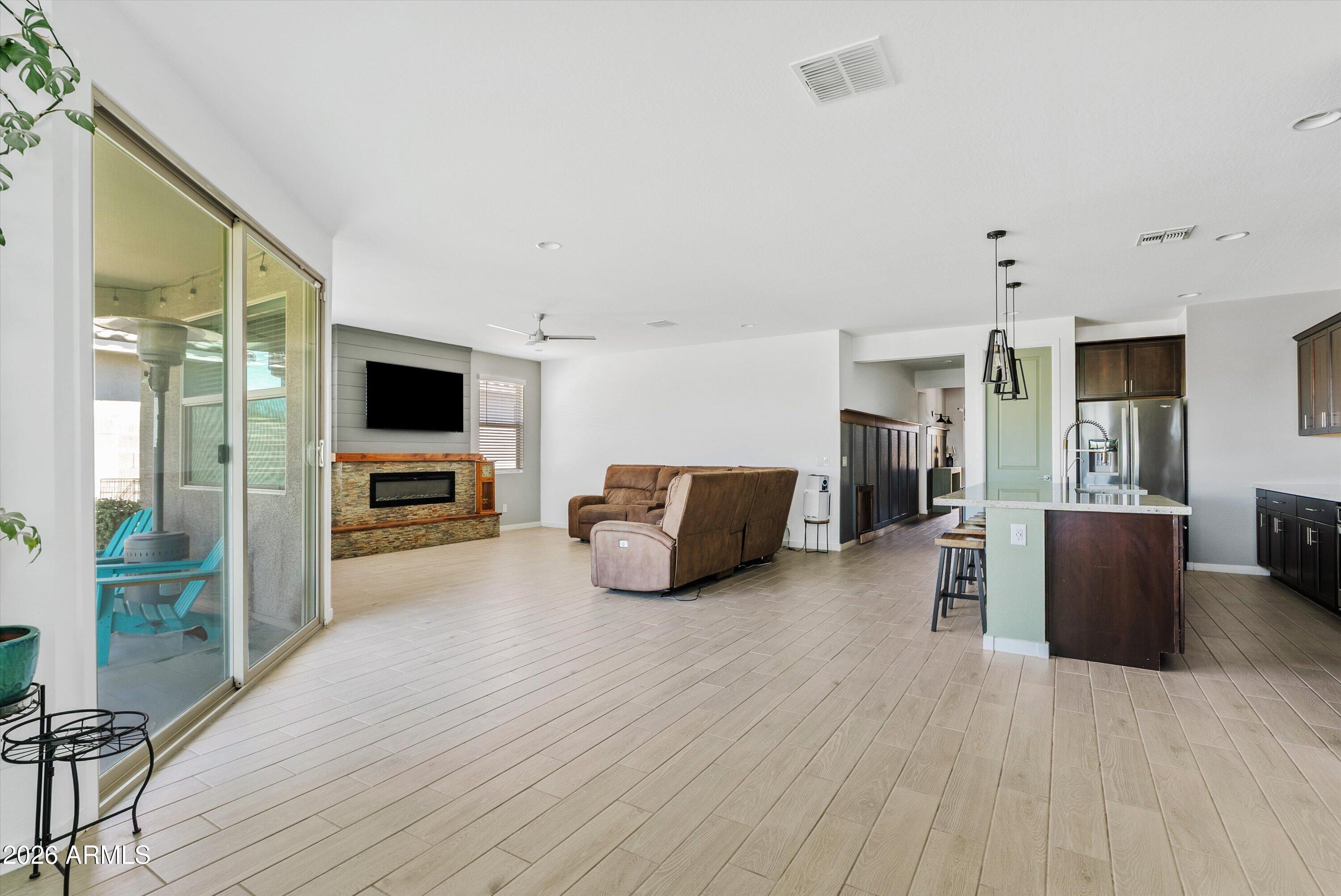 37046 N ANDRAVIDA Drive