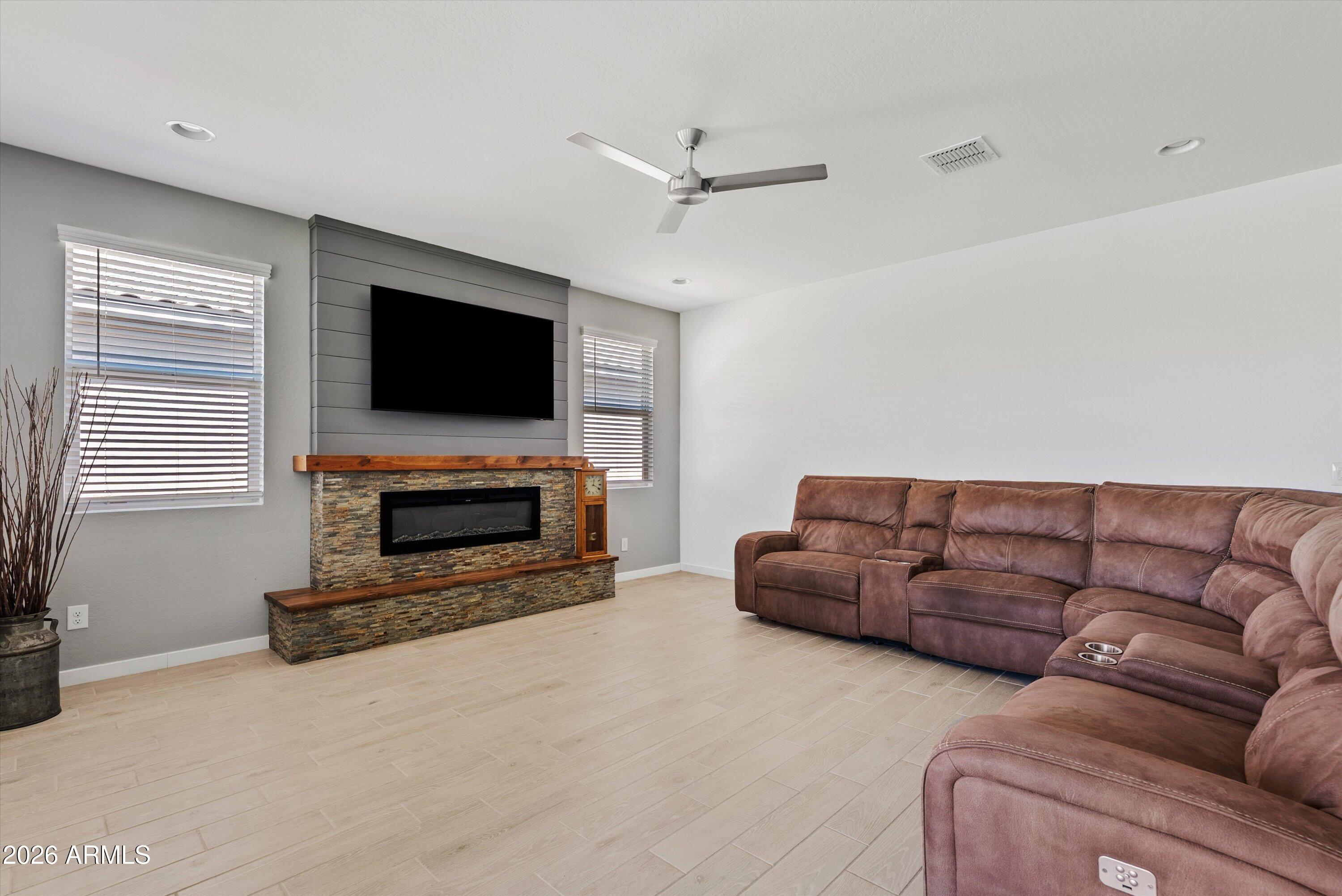 37046 N ANDRAVIDA Drive