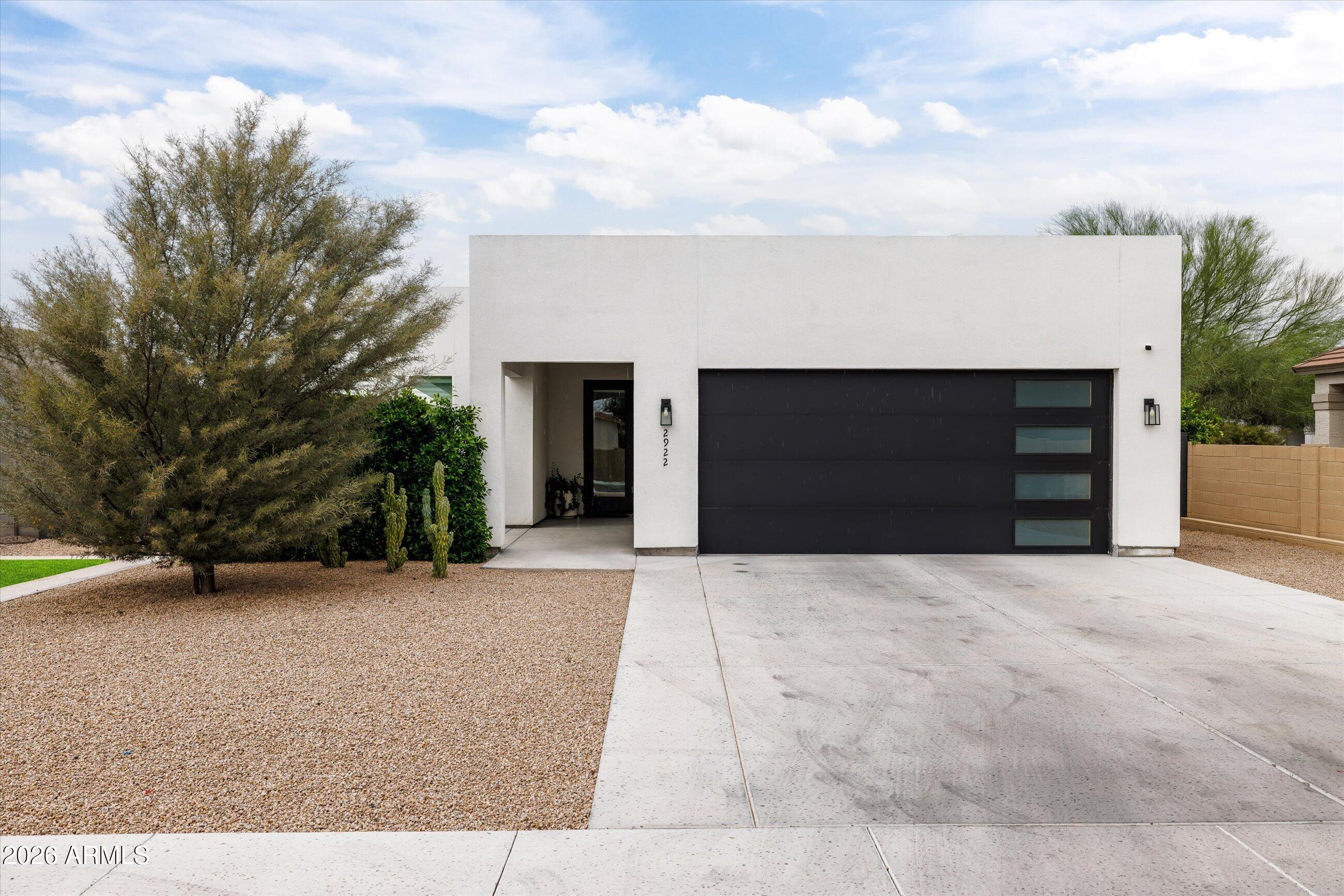 2922 E BLANCHE Drive