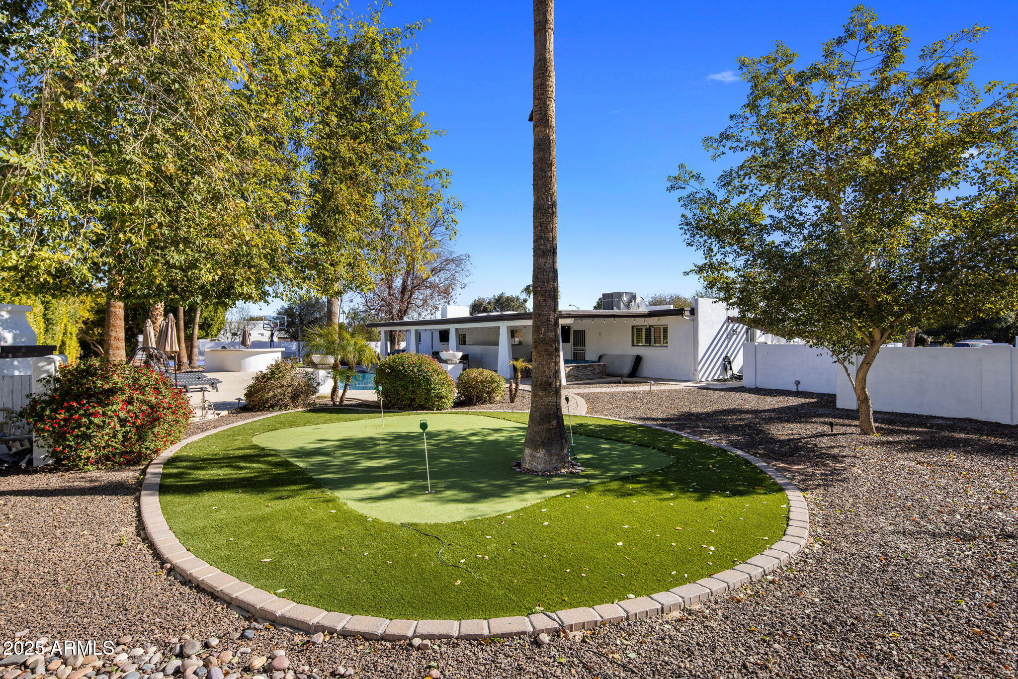 6542 E LUDLOW Drive