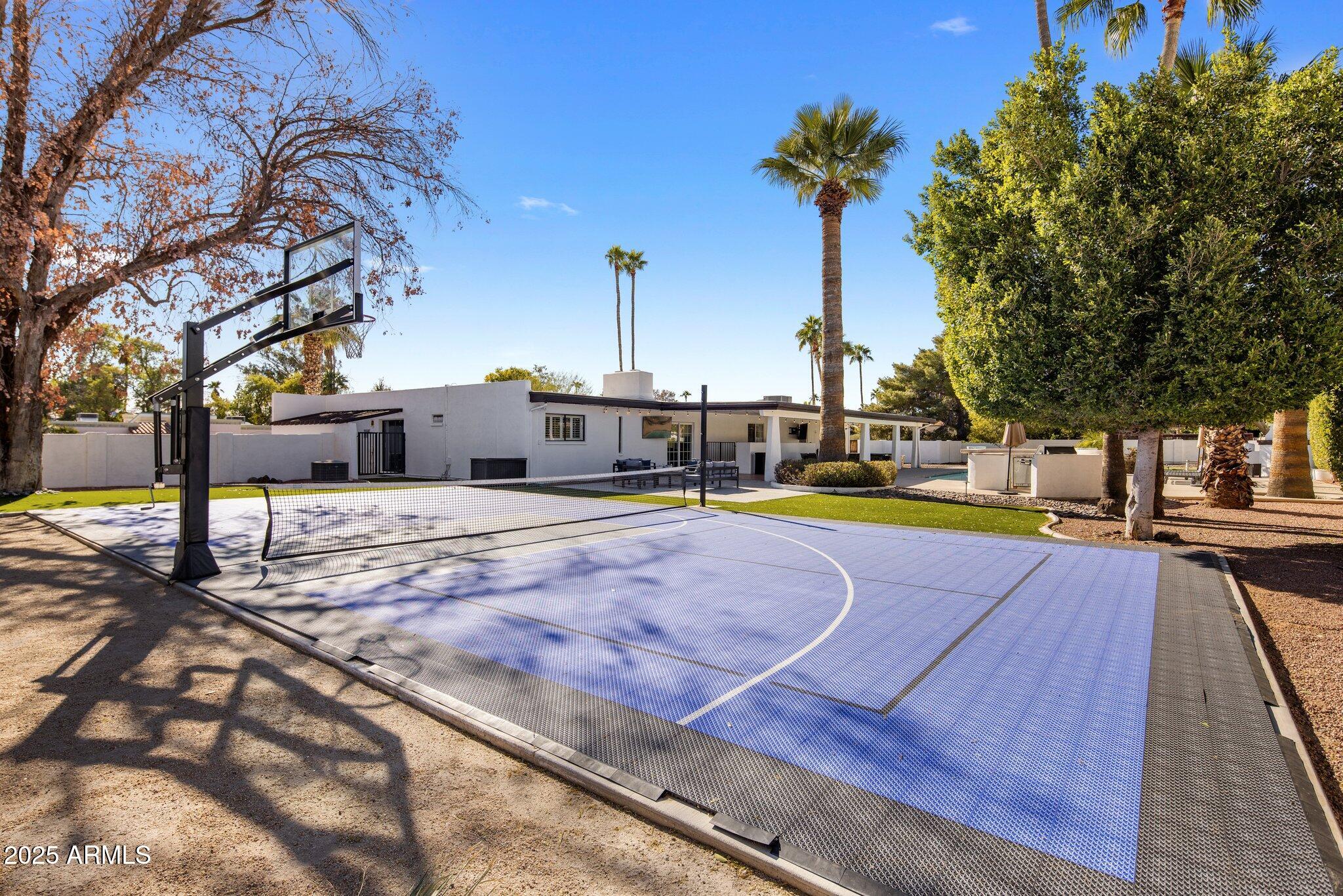 6542 E LUDLOW Drive