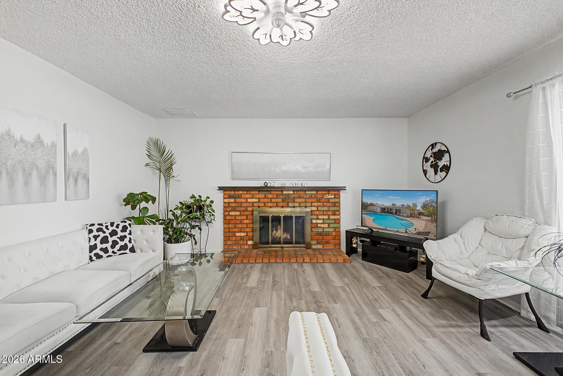 4434 W DAHLIA Drive