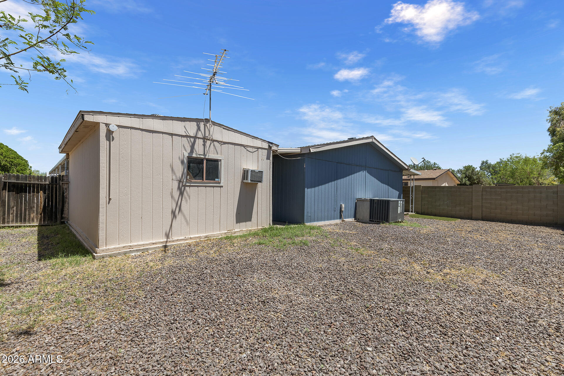 2907 E SEQUOIA Drive