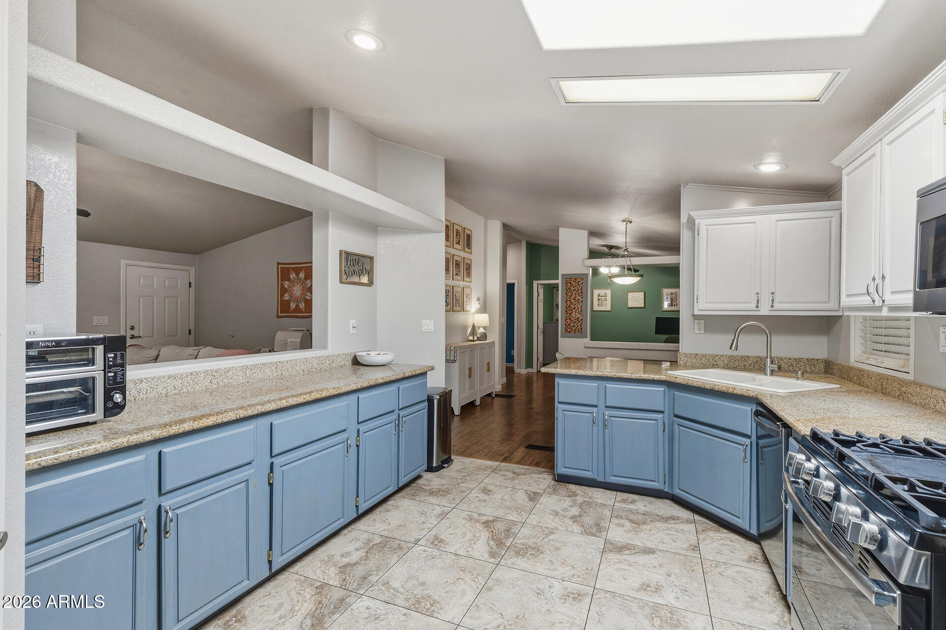 2907 E SEQUOIA Drive